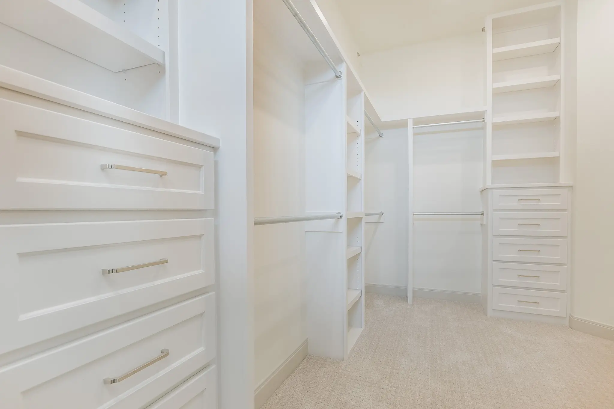 1911 - Interior Photo 26