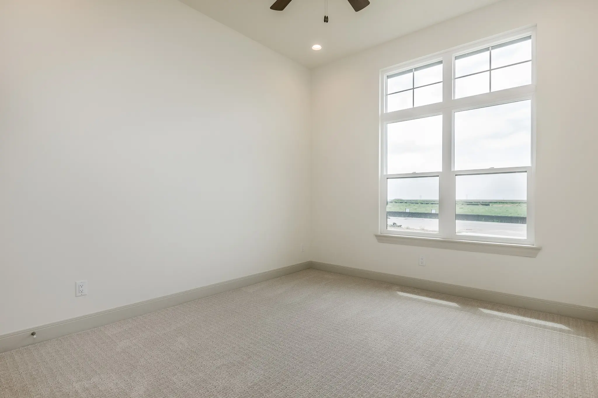 1911 - Interior Photo 27