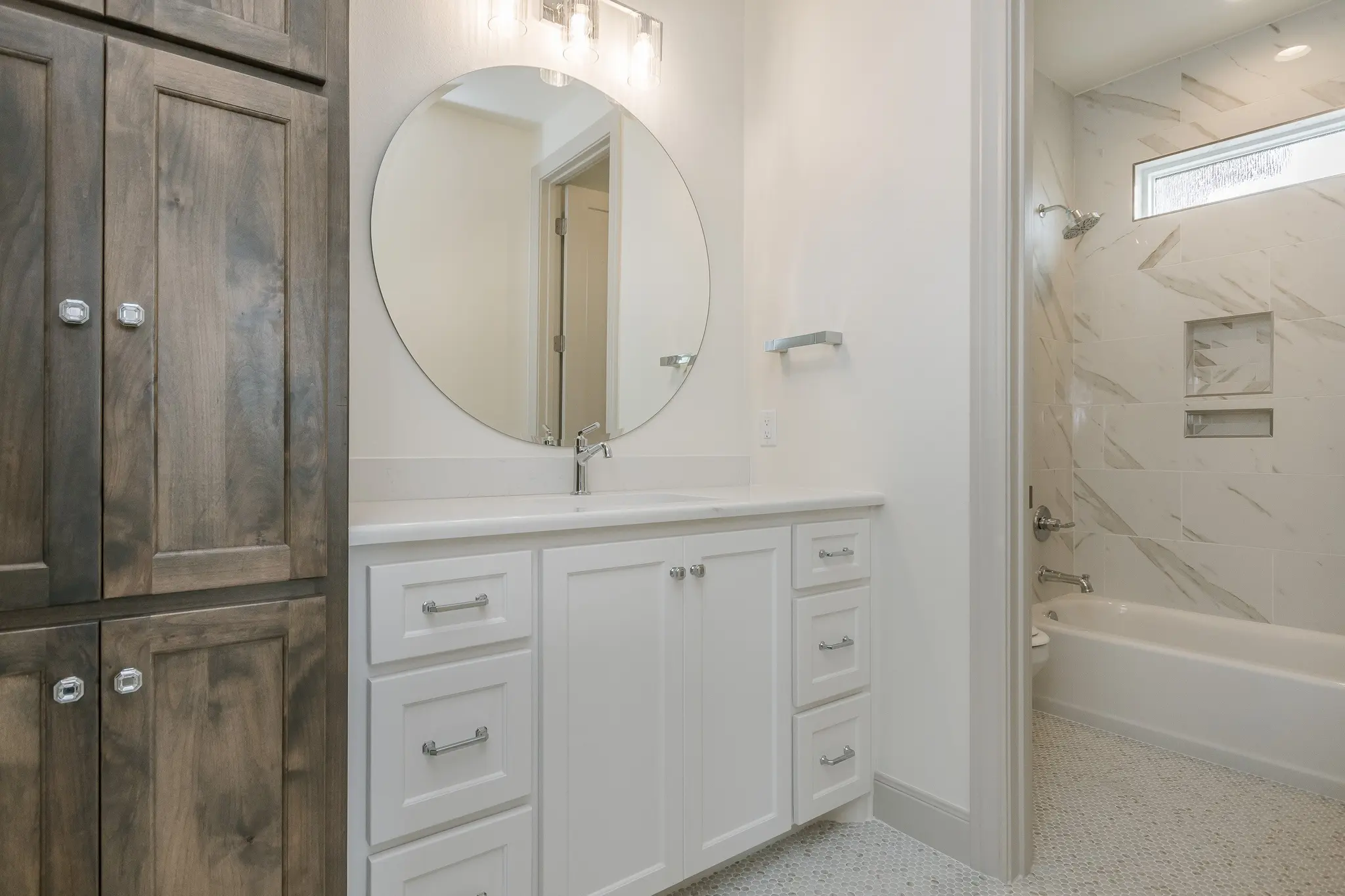 1911 - Interior Photo 29