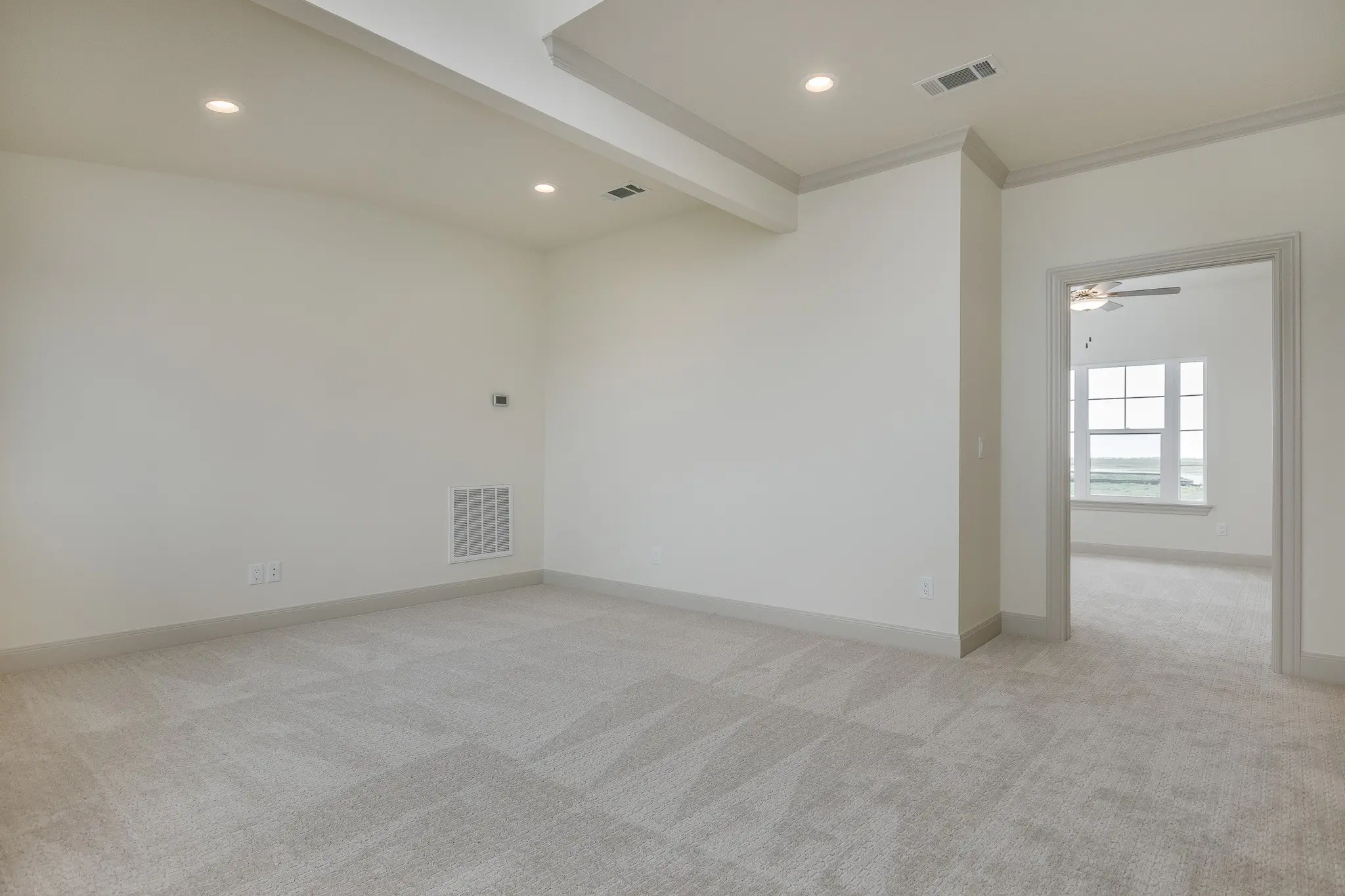 1911 - Interior Photo 30