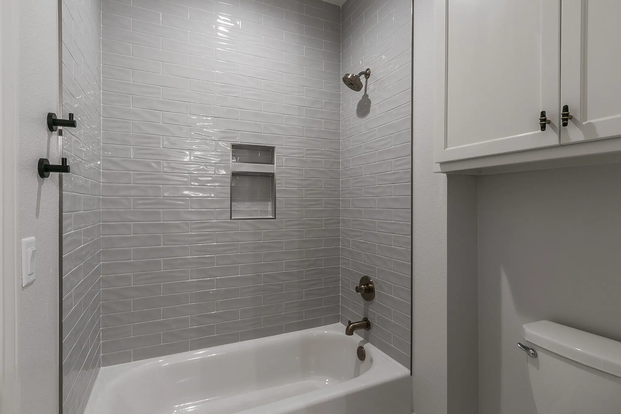 1735-5 - Interior Photo 26