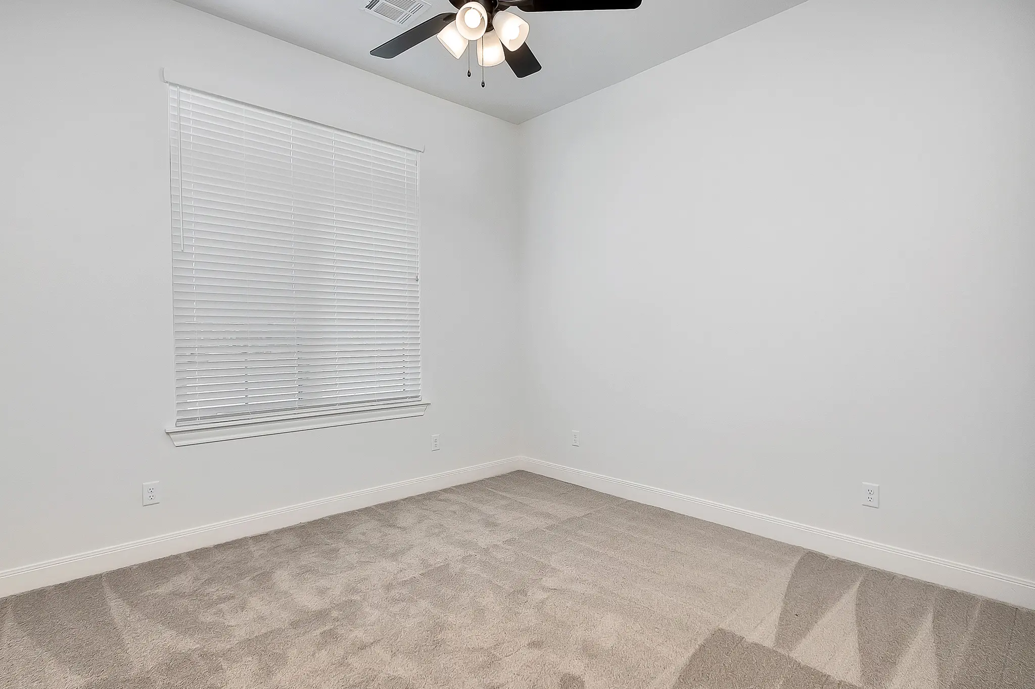 2111 - Interior Photo 29