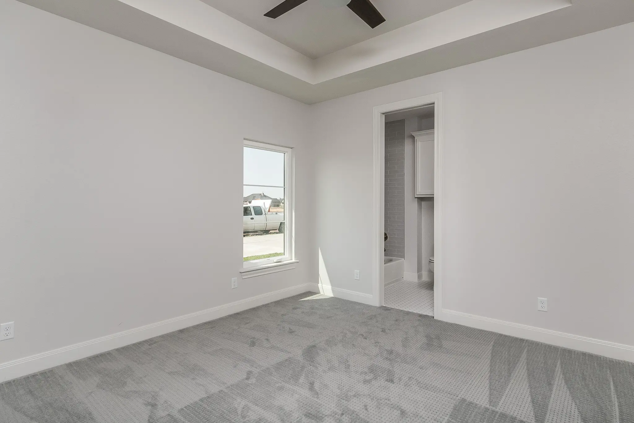 1735-5 - Interior Photo 27