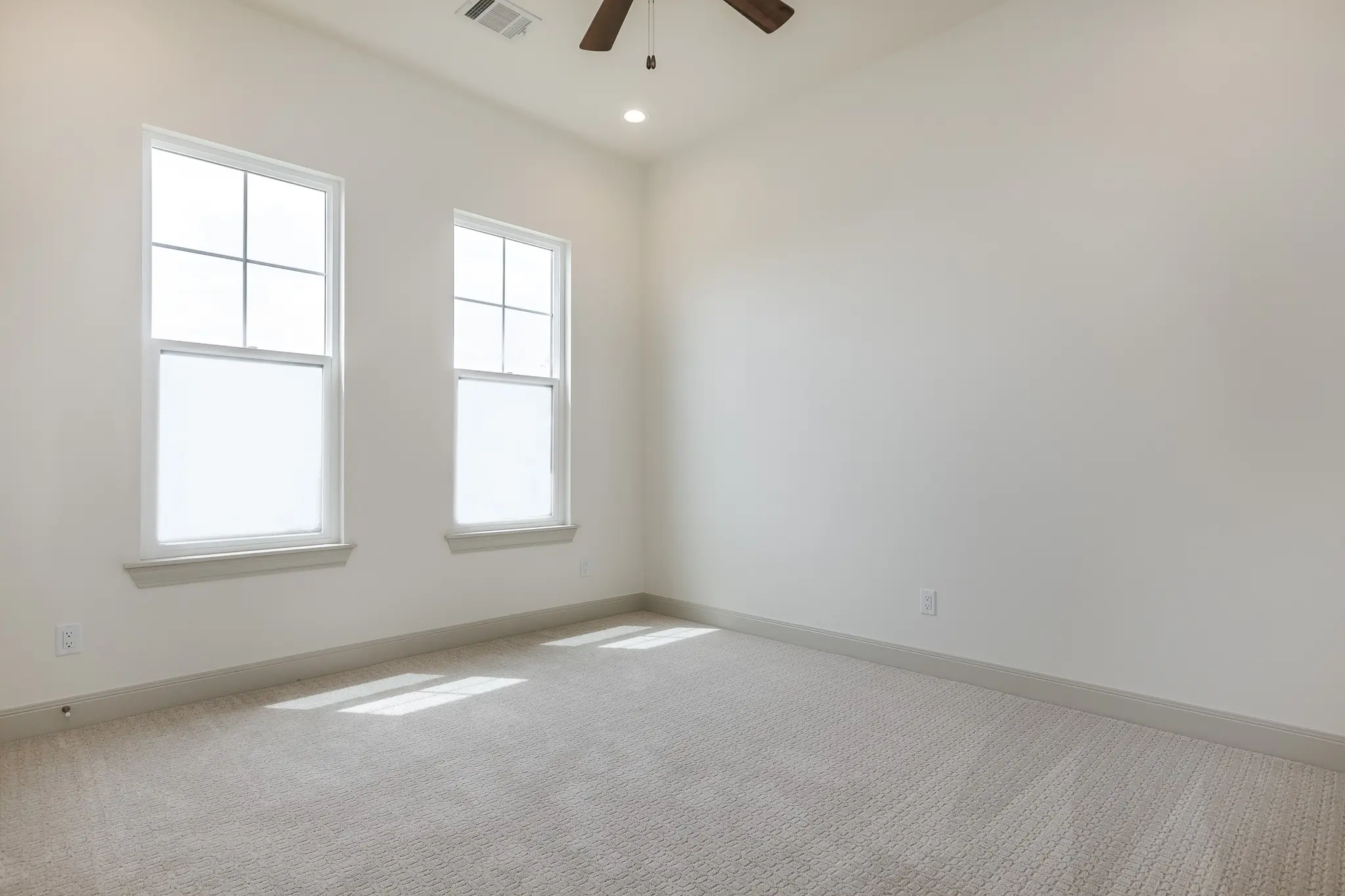 1911 - Interior Photo 33