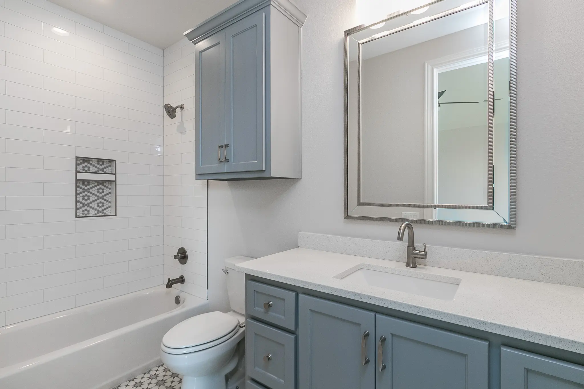 1735-5 - Interior Photo 28