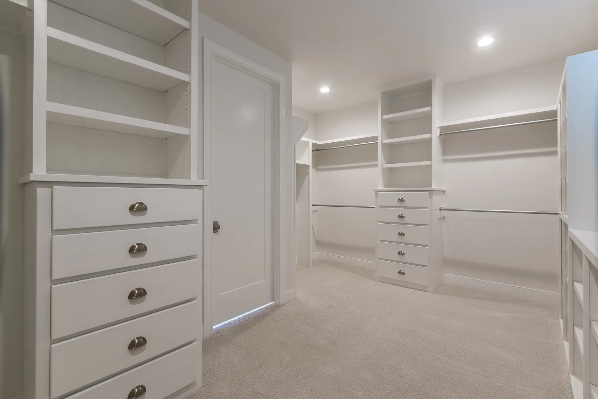 1690-2 - Interior Photo 30