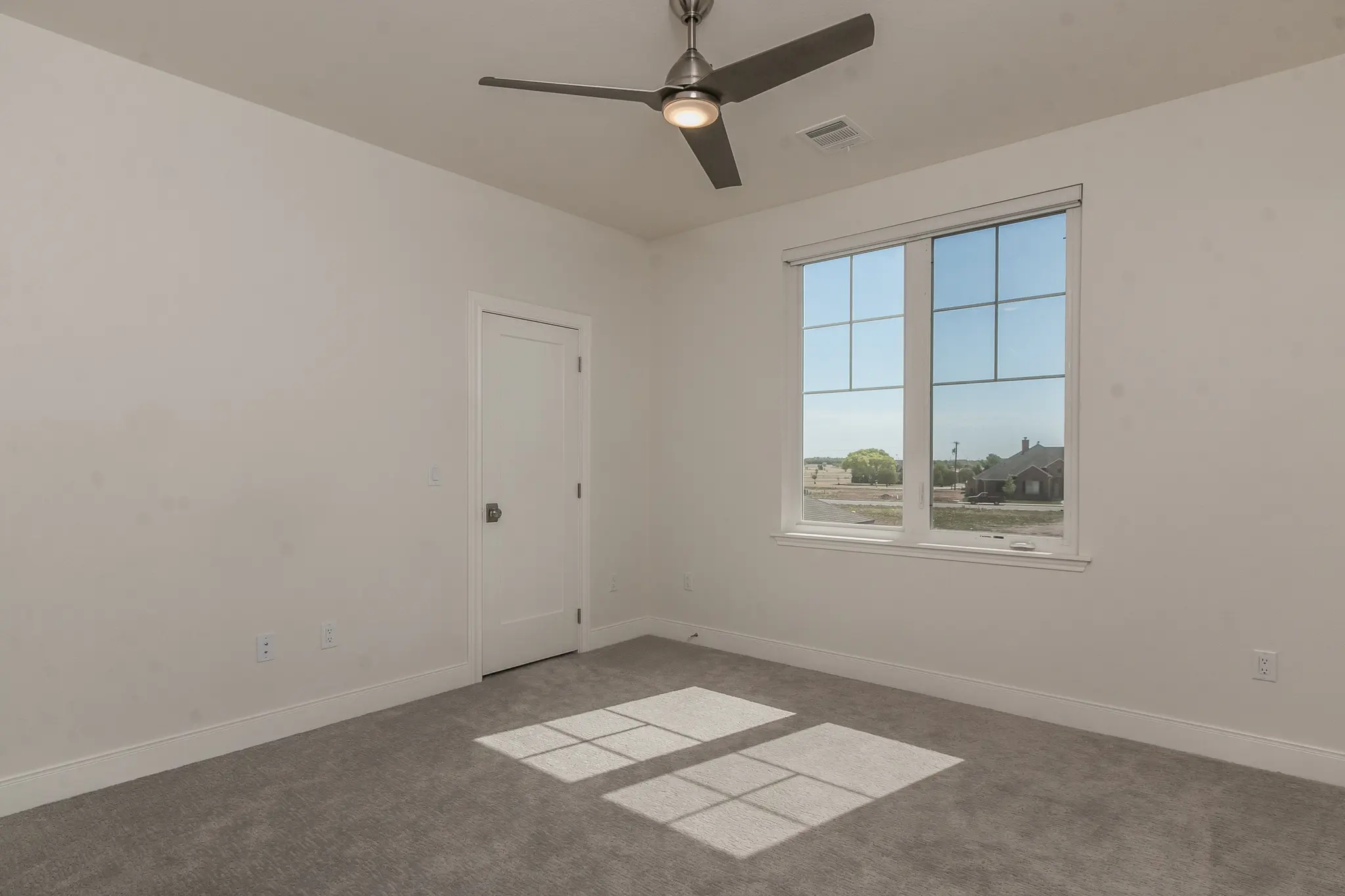 1690-2 - Interior Photo 31