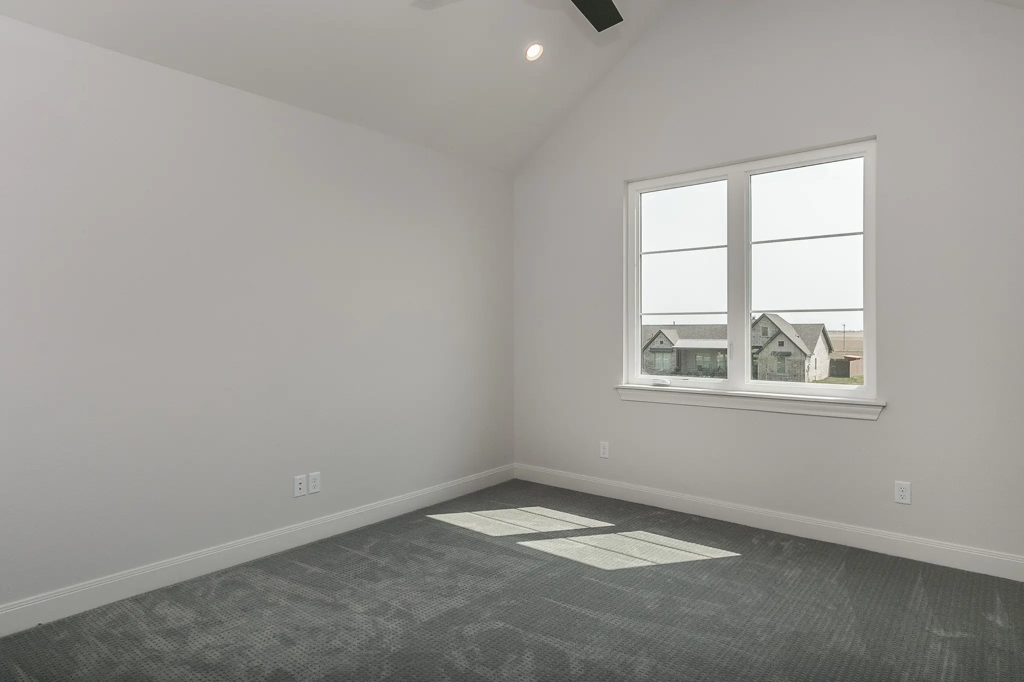 1735-5 - Interior Photo 30