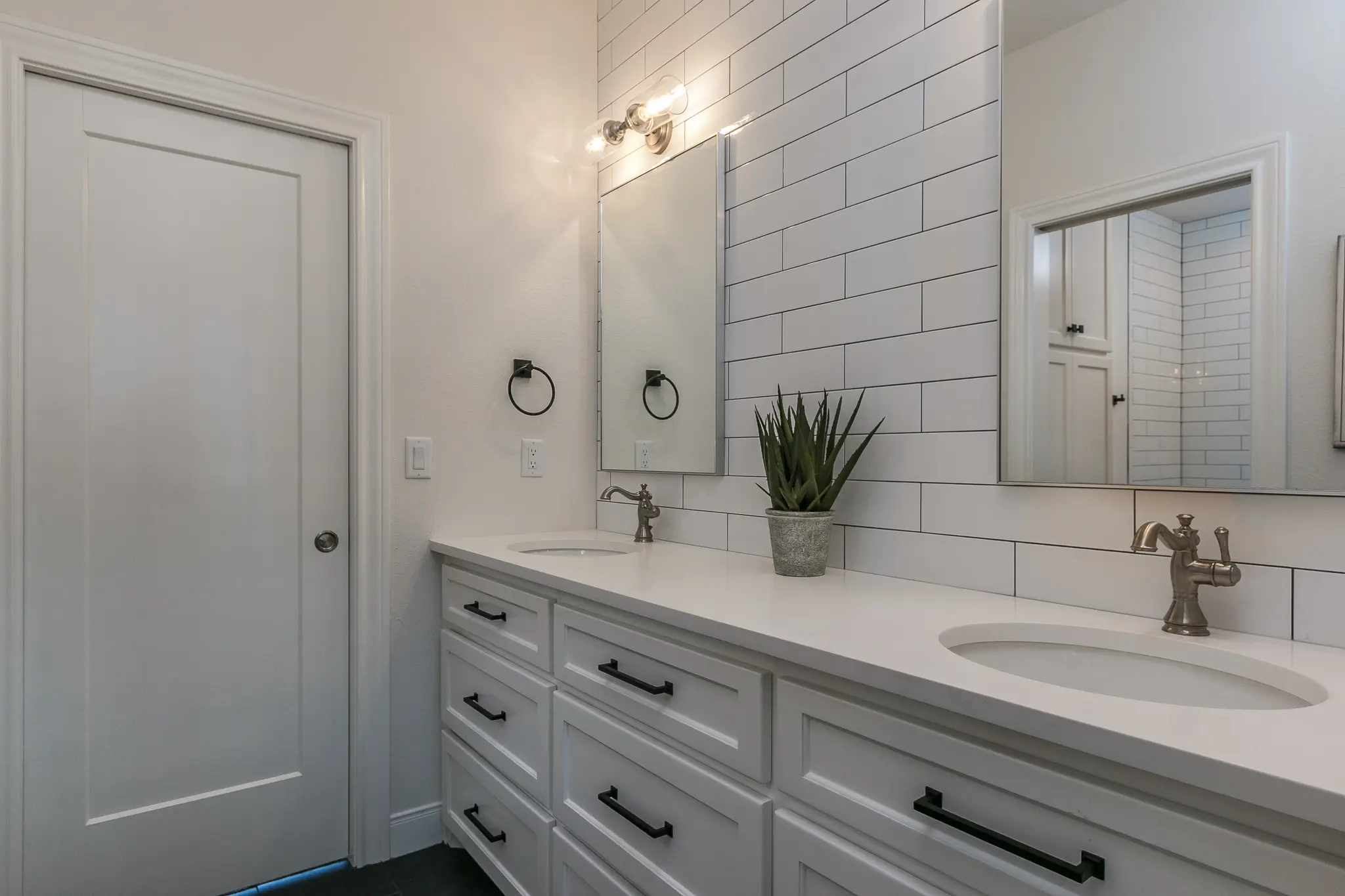 1690-2 - Interior Photo 32