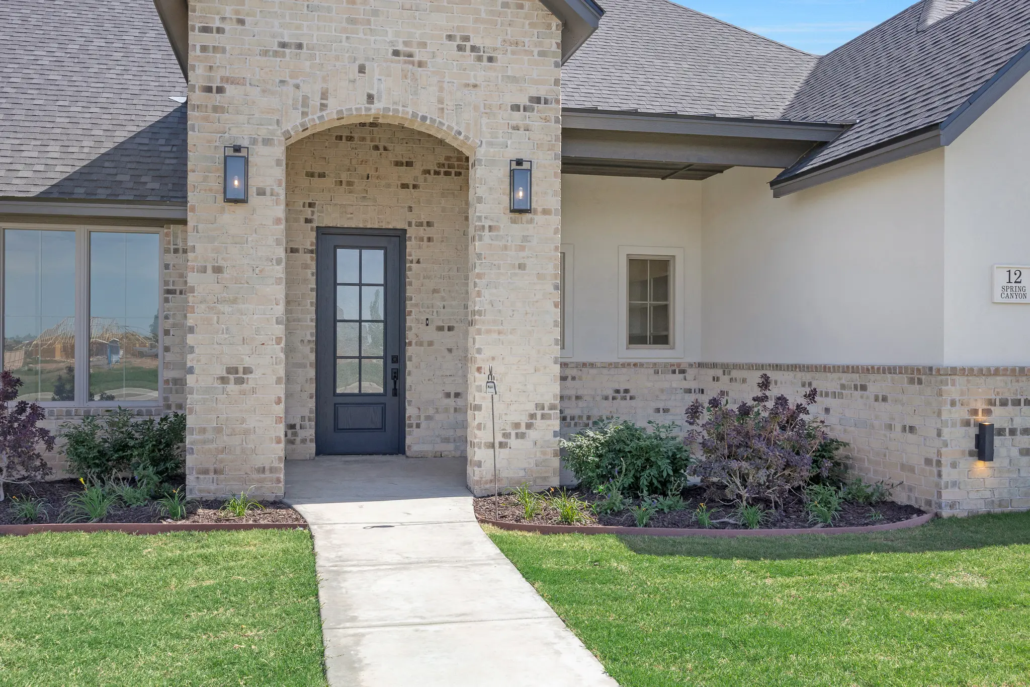 0806-24 - Exterior Photo 5