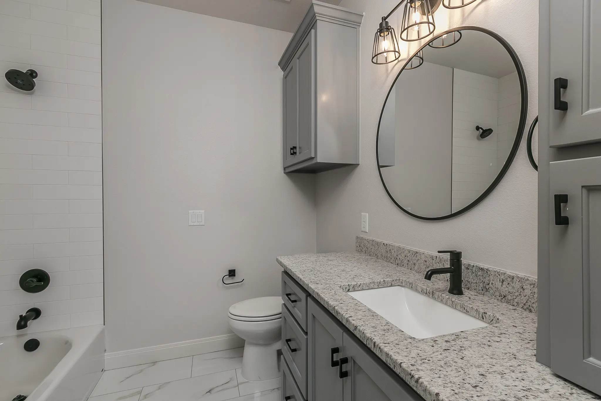 1735-5 - Interior Photo 31