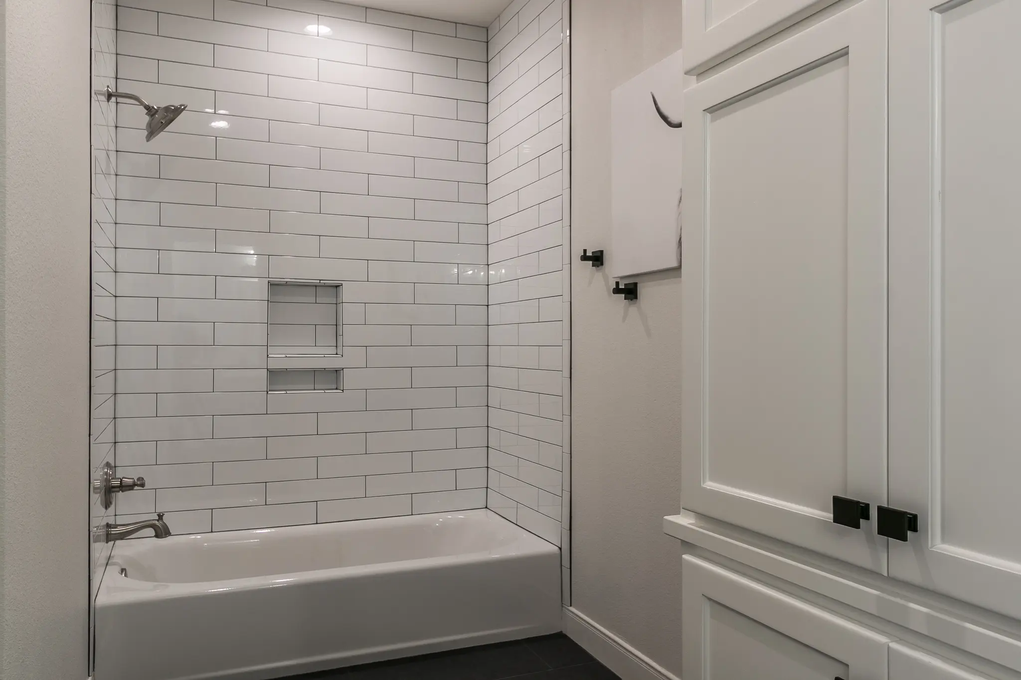 1690-2 - Interior Photo 33