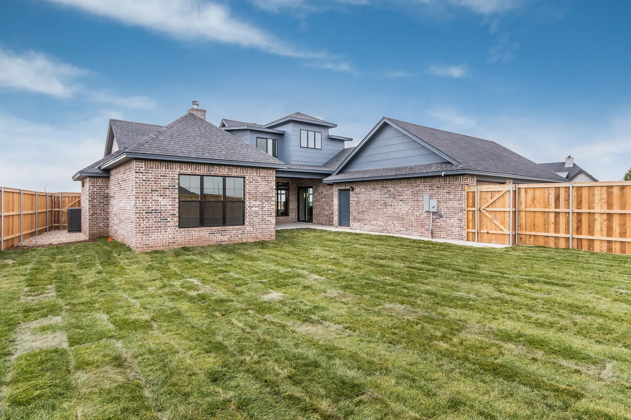 1911 - Exterior Photo 5