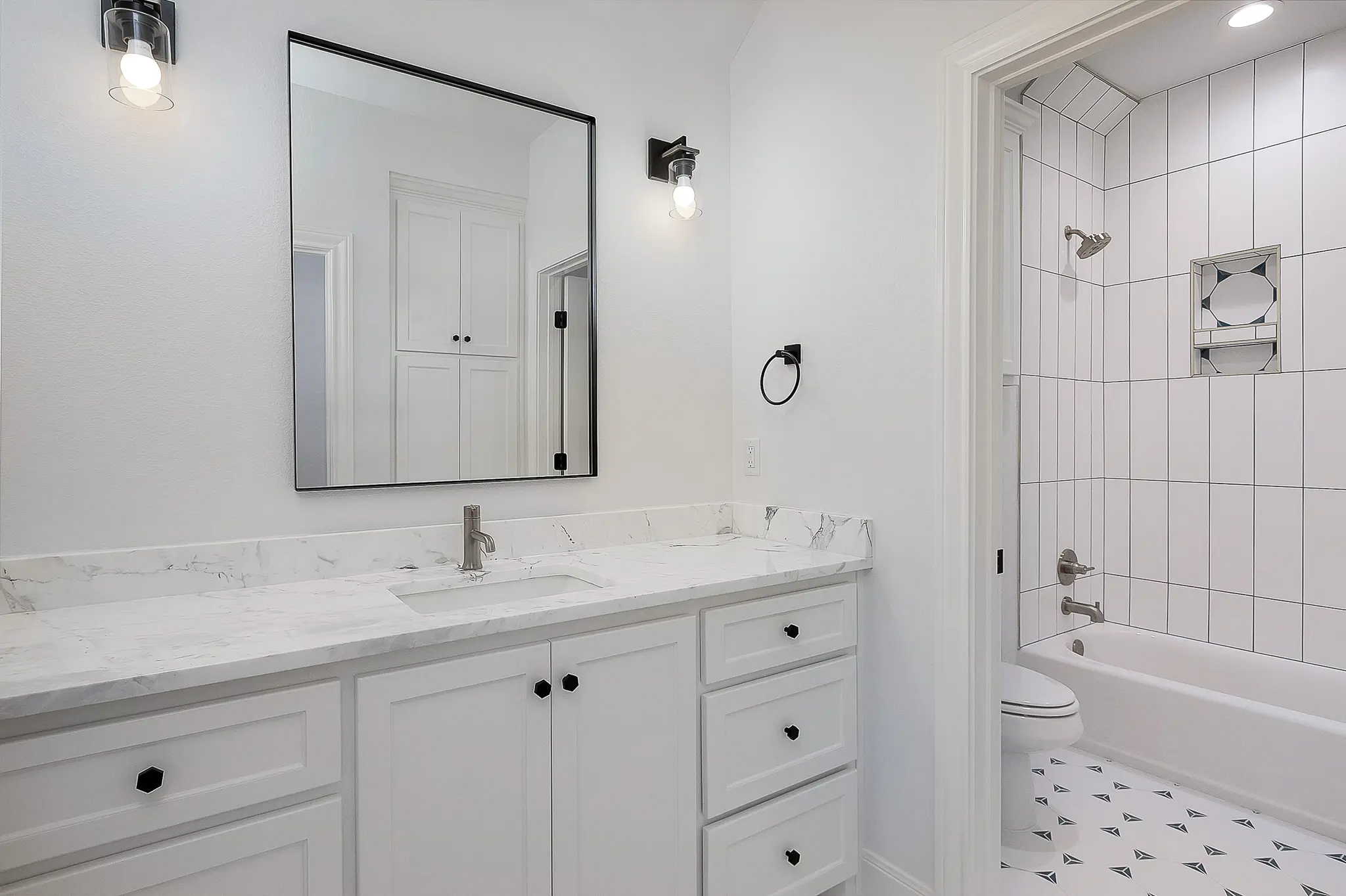 2111 - Interior Photo 34