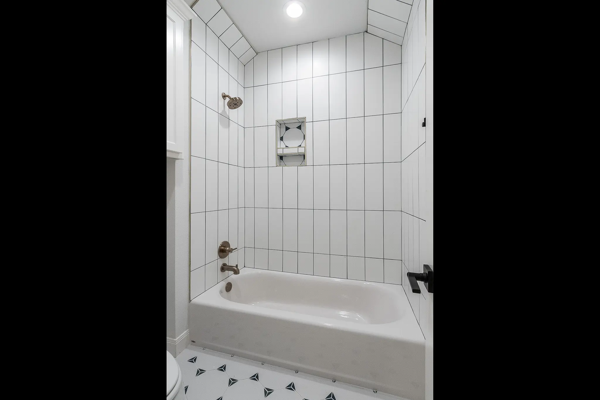 2111 - Interior Photo 35