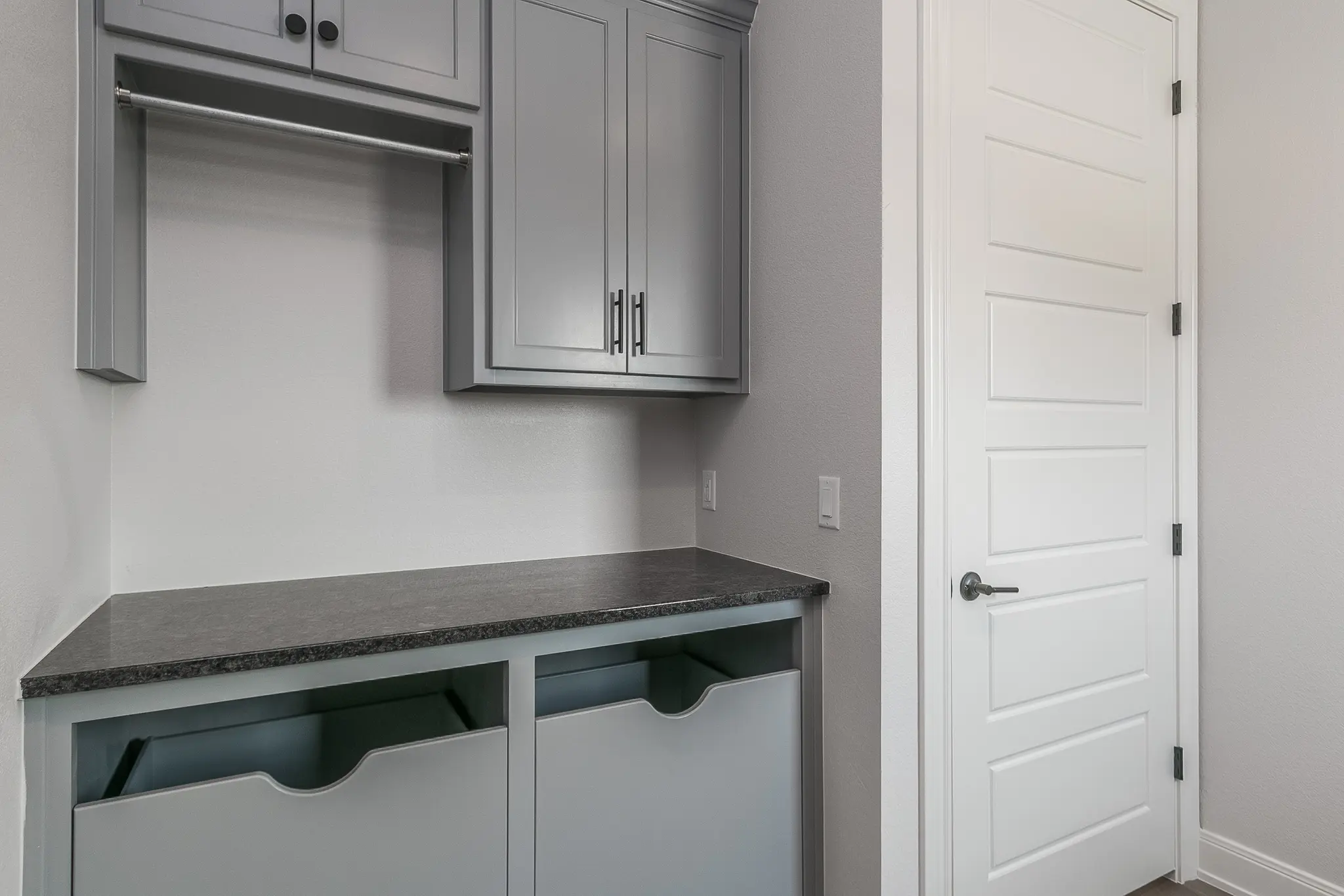 1735-5 - Interior Photo 33