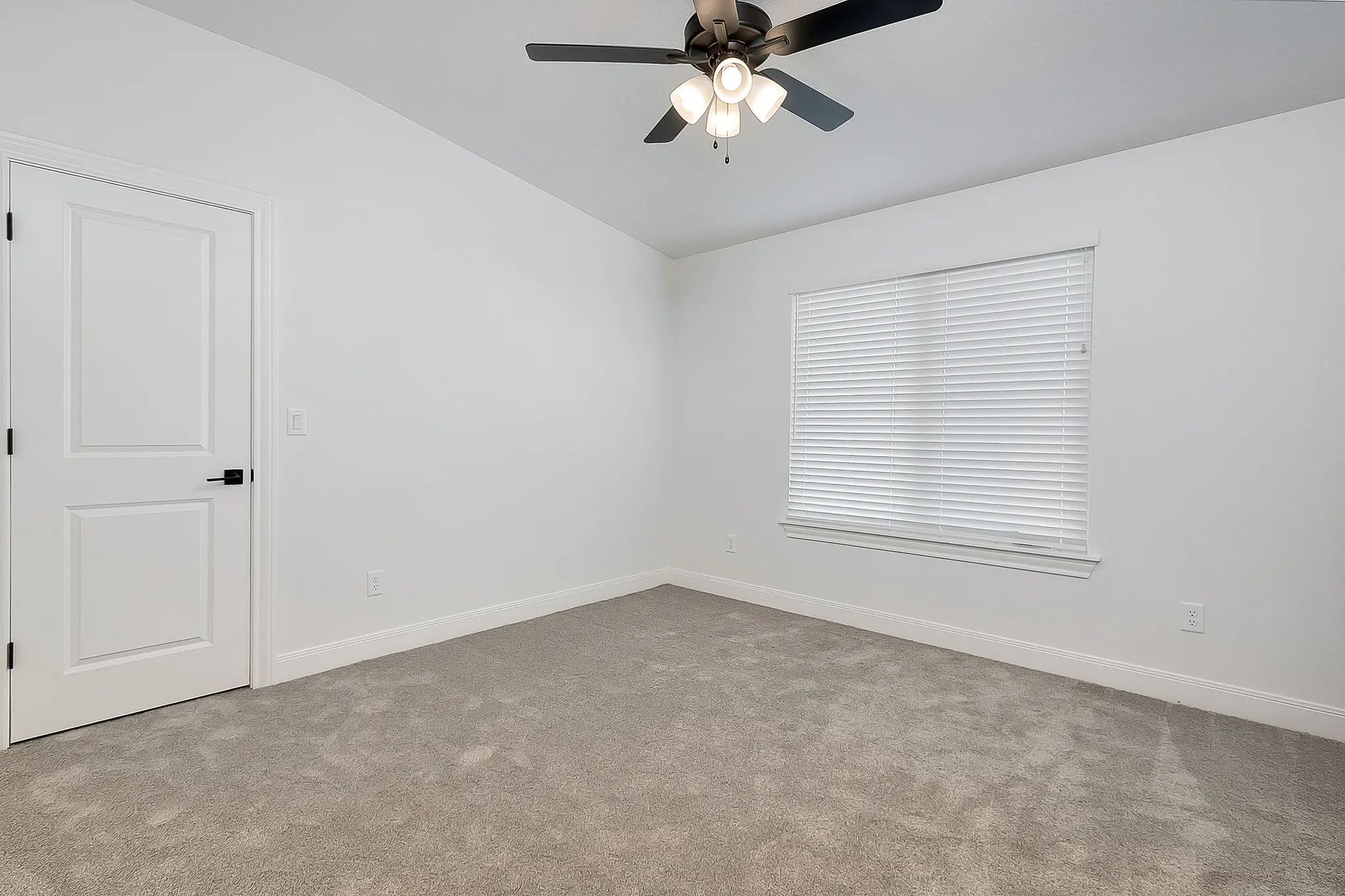 2111 - Interior Photo 36