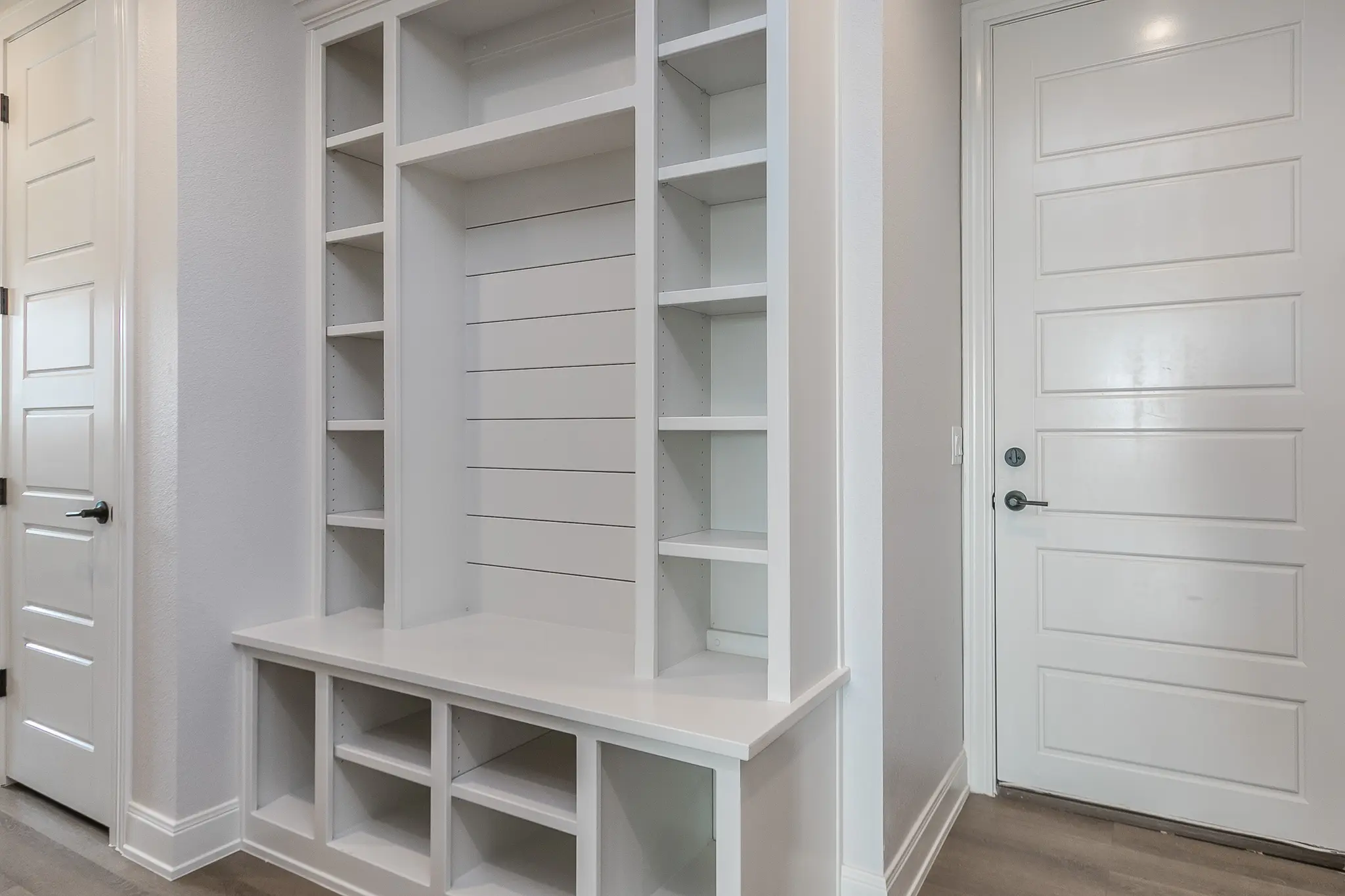 1735-5 - Interior Photo 34