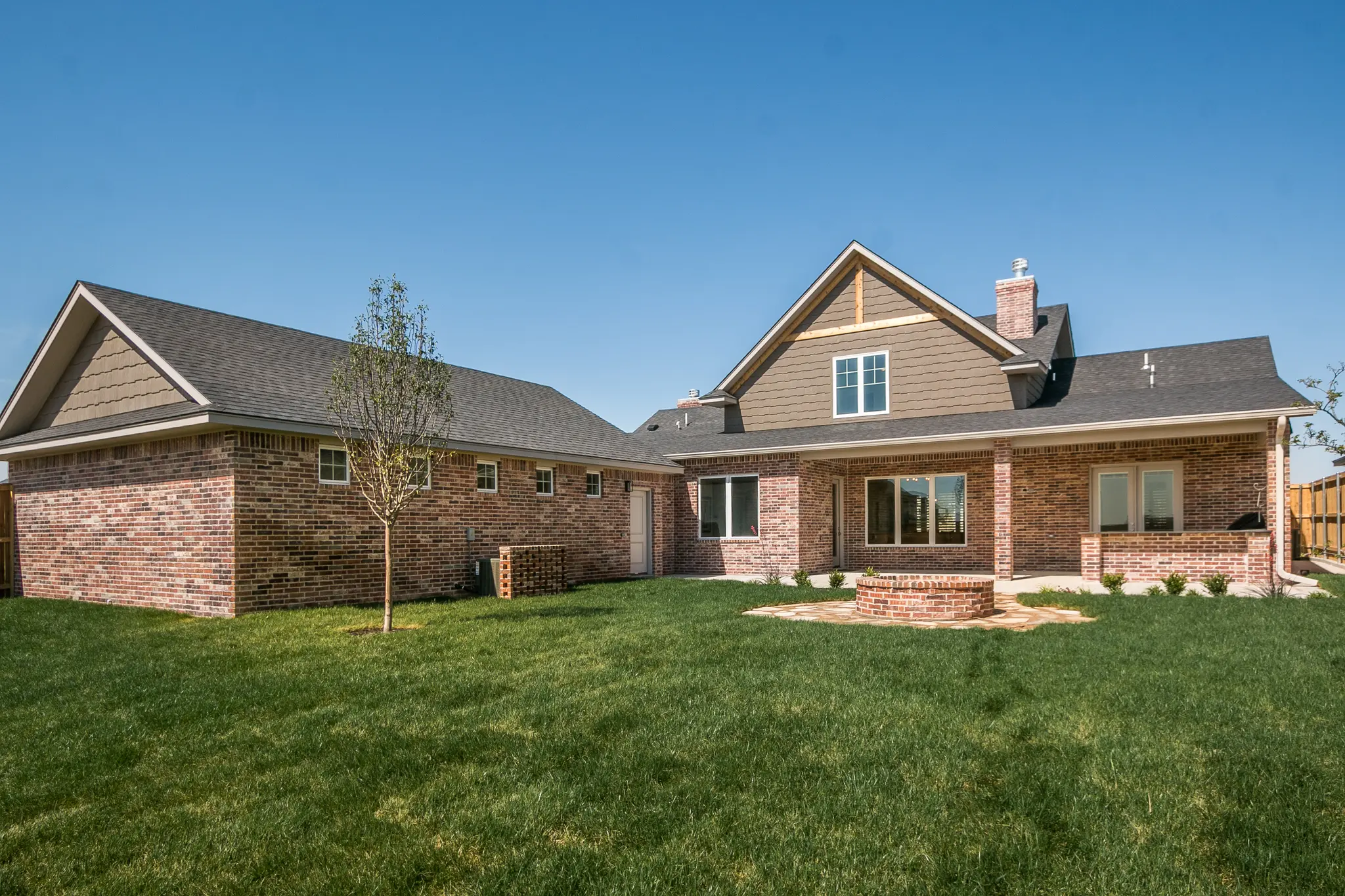 1690-2 - Exterior Photo 5