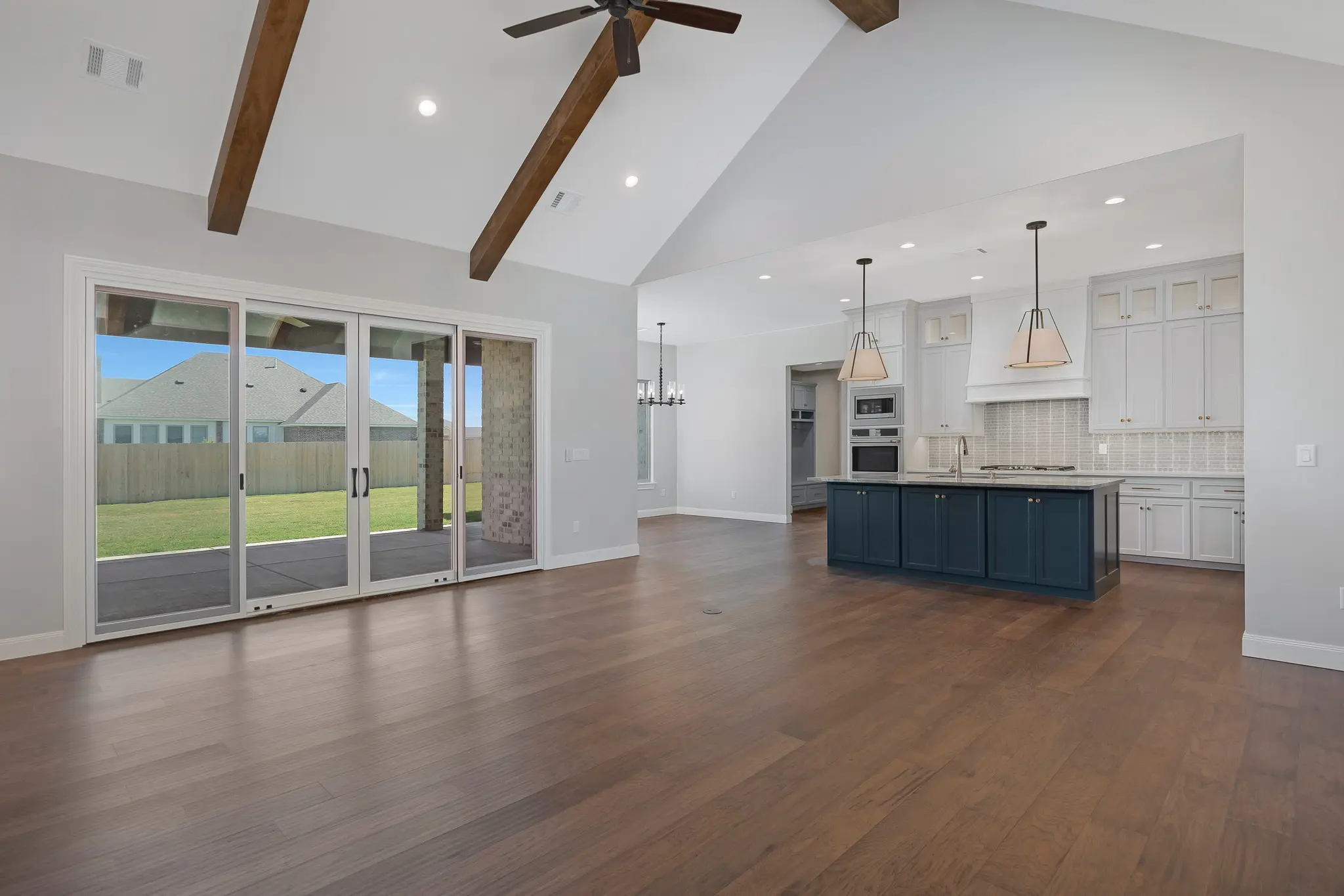 0806-24 - Interior Photo 16