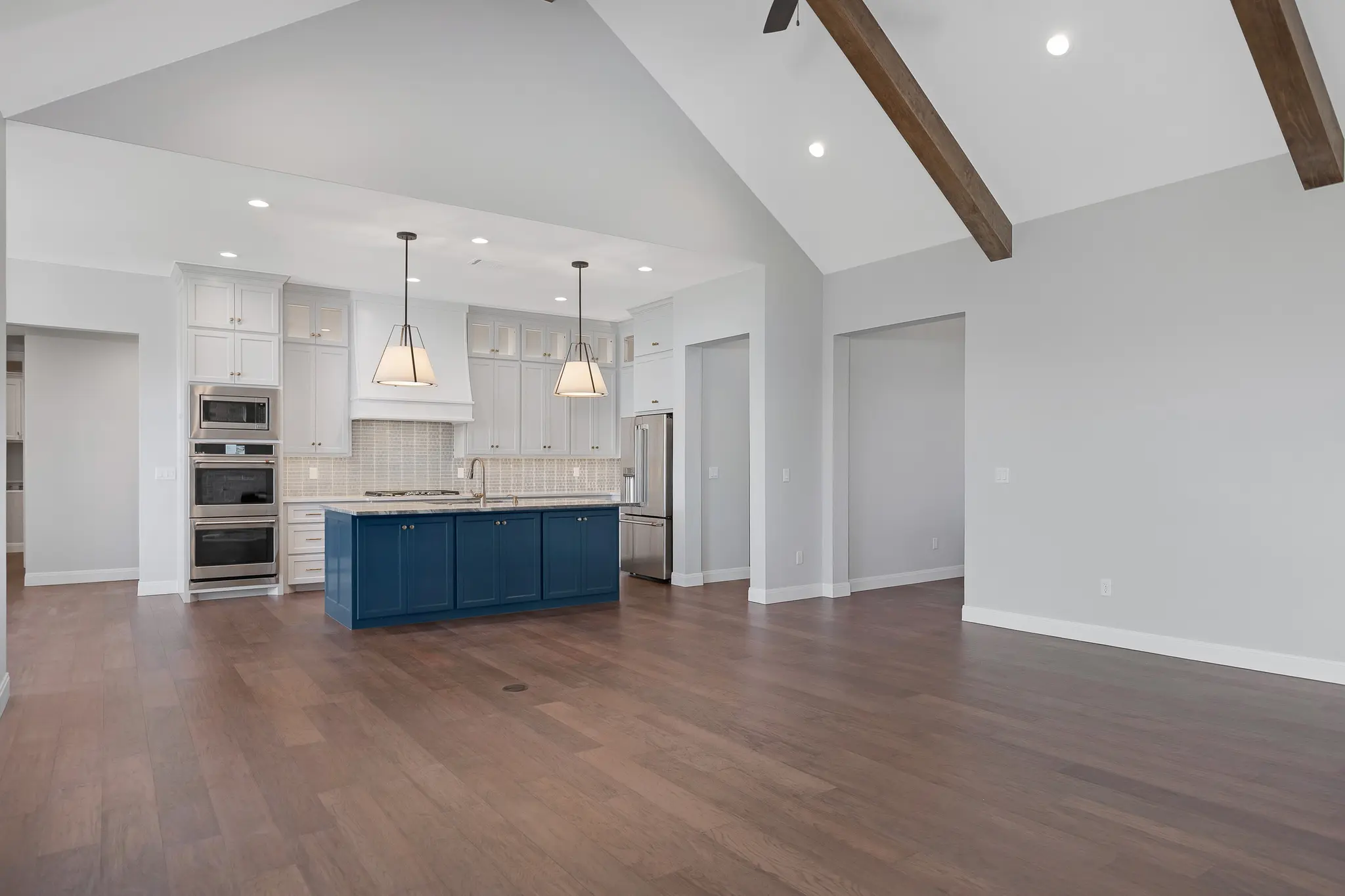 0806-24 - Interior Photo 17