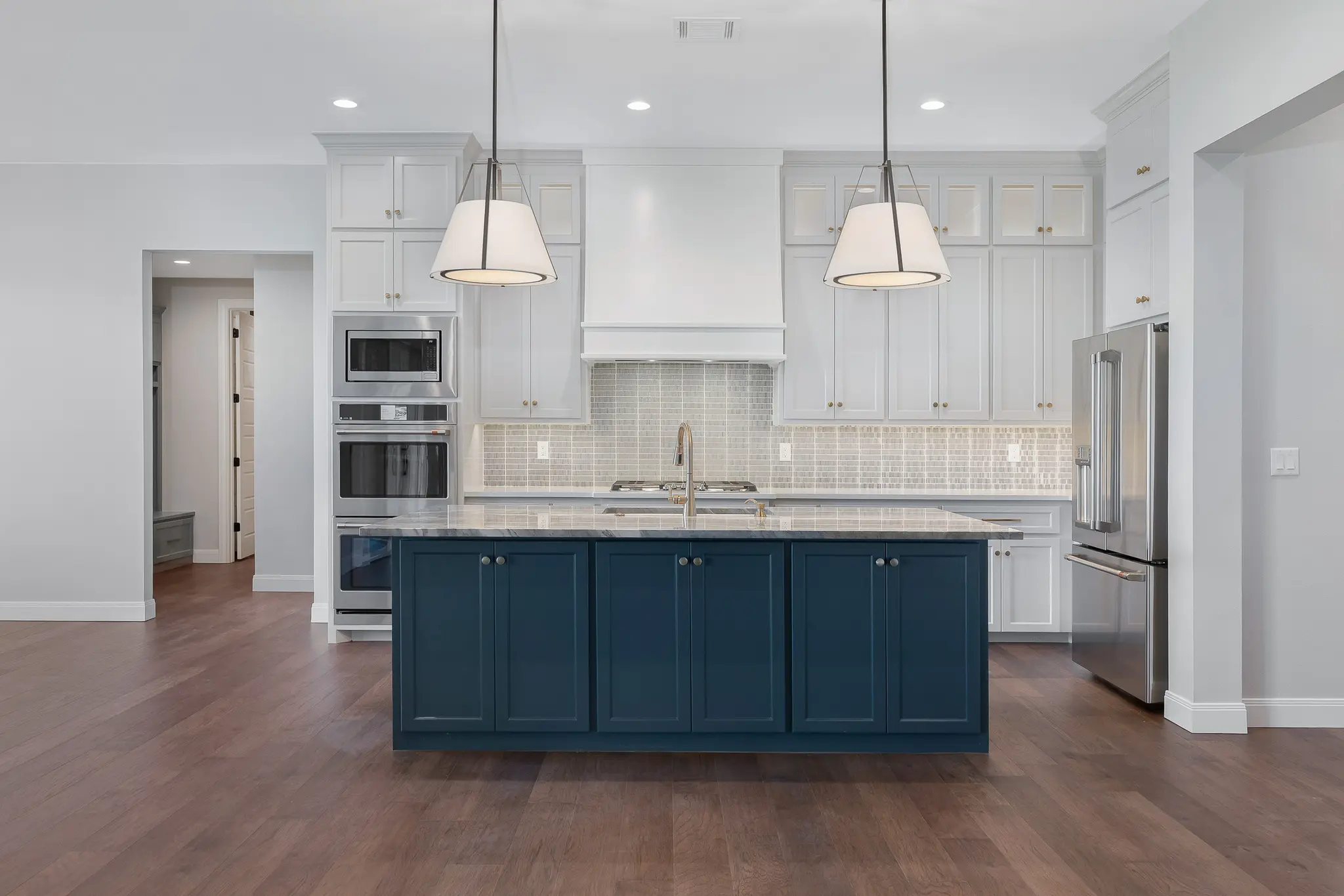 0806-24 - Interior Photo 21