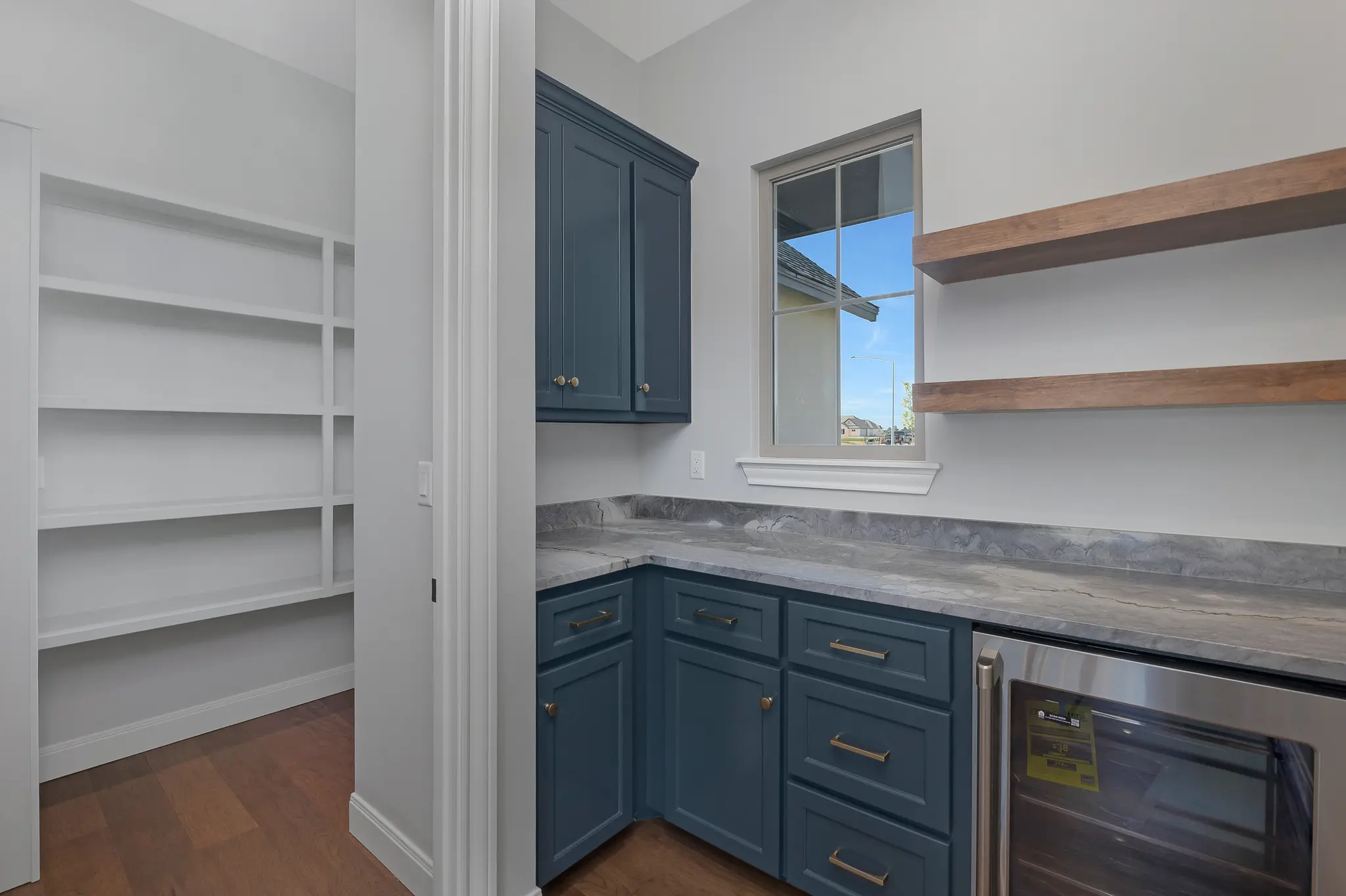 0806-24 - Interior Photo 22