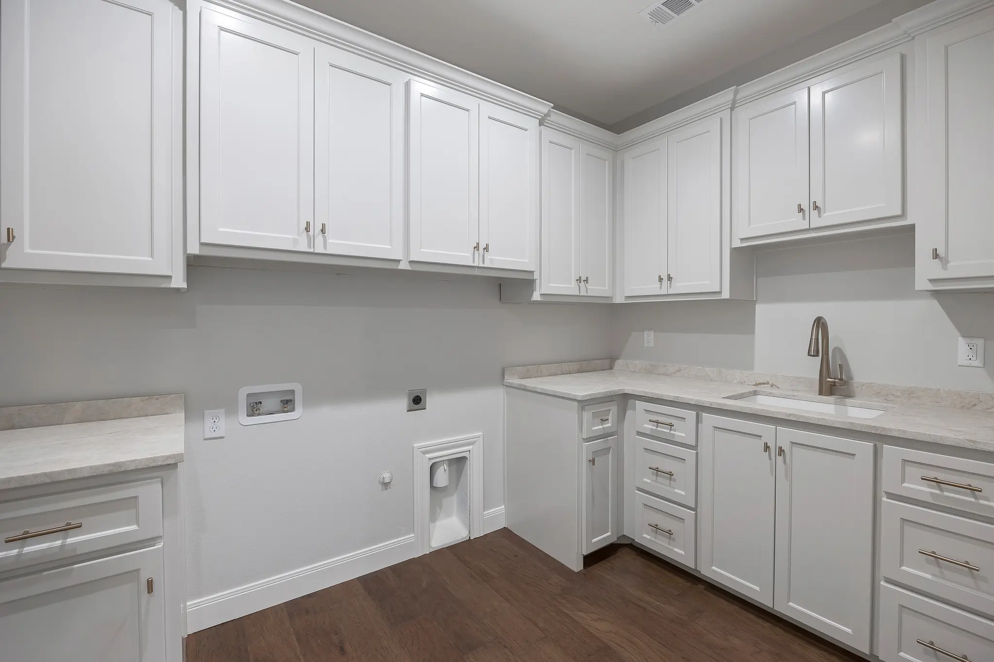 0806-24 - Interior Photo 36