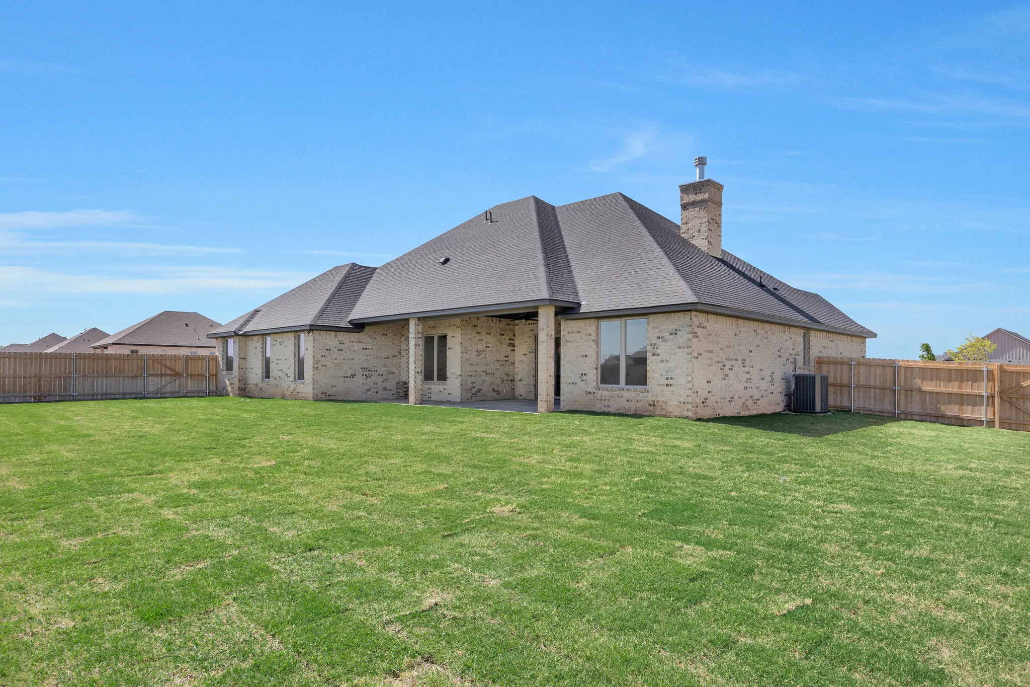 0806-24 - Exterior Photo 4