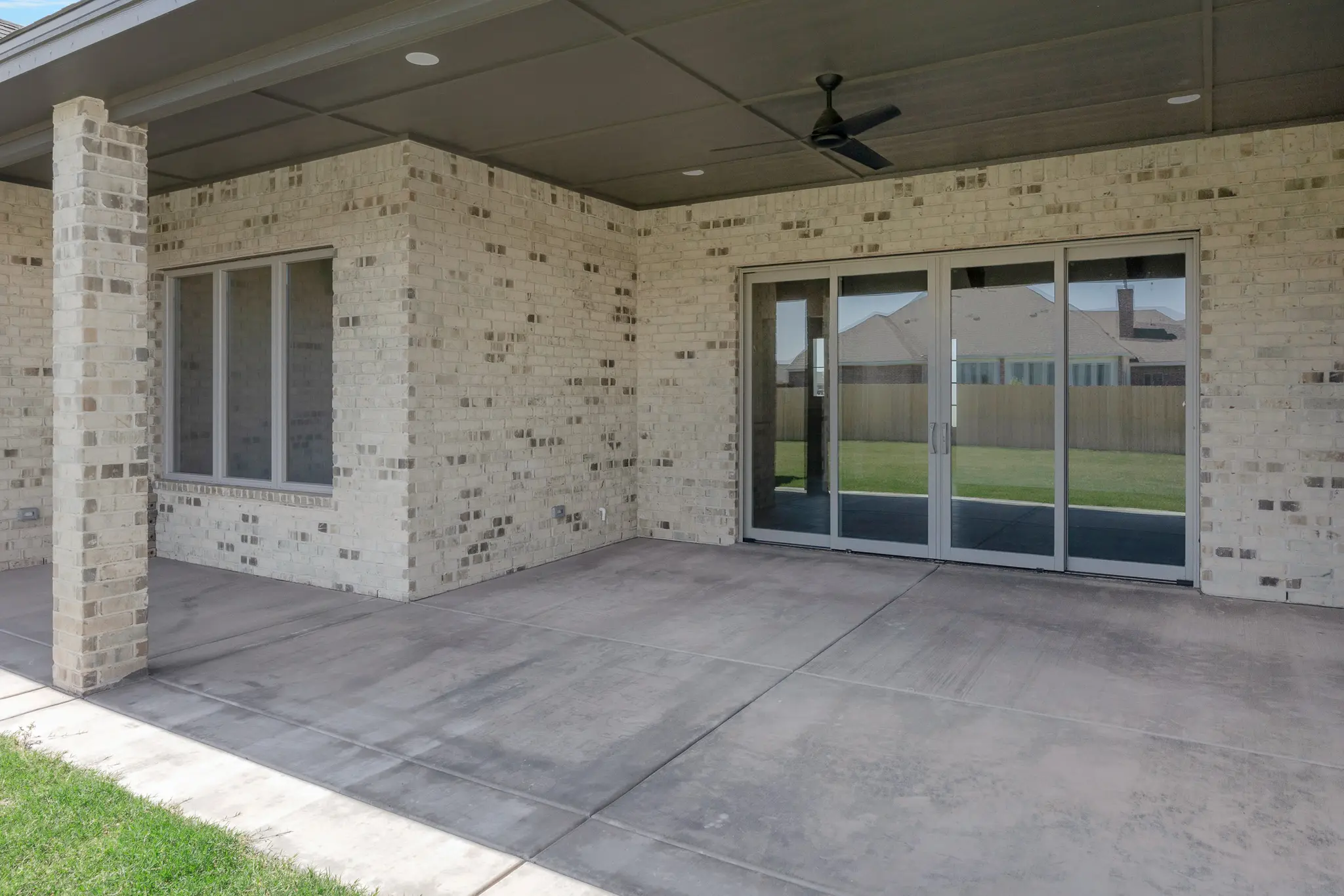 0806-24 - Exterior Photo 8