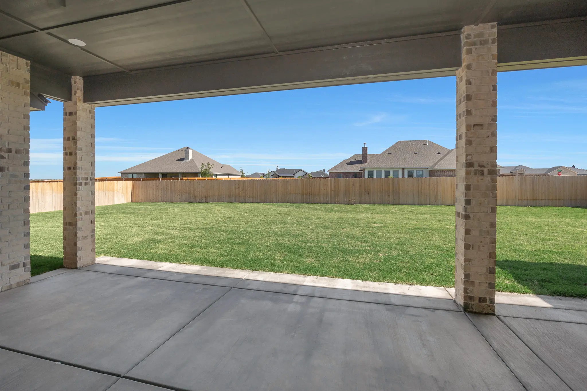 0806-24 - Exterior Photo 7