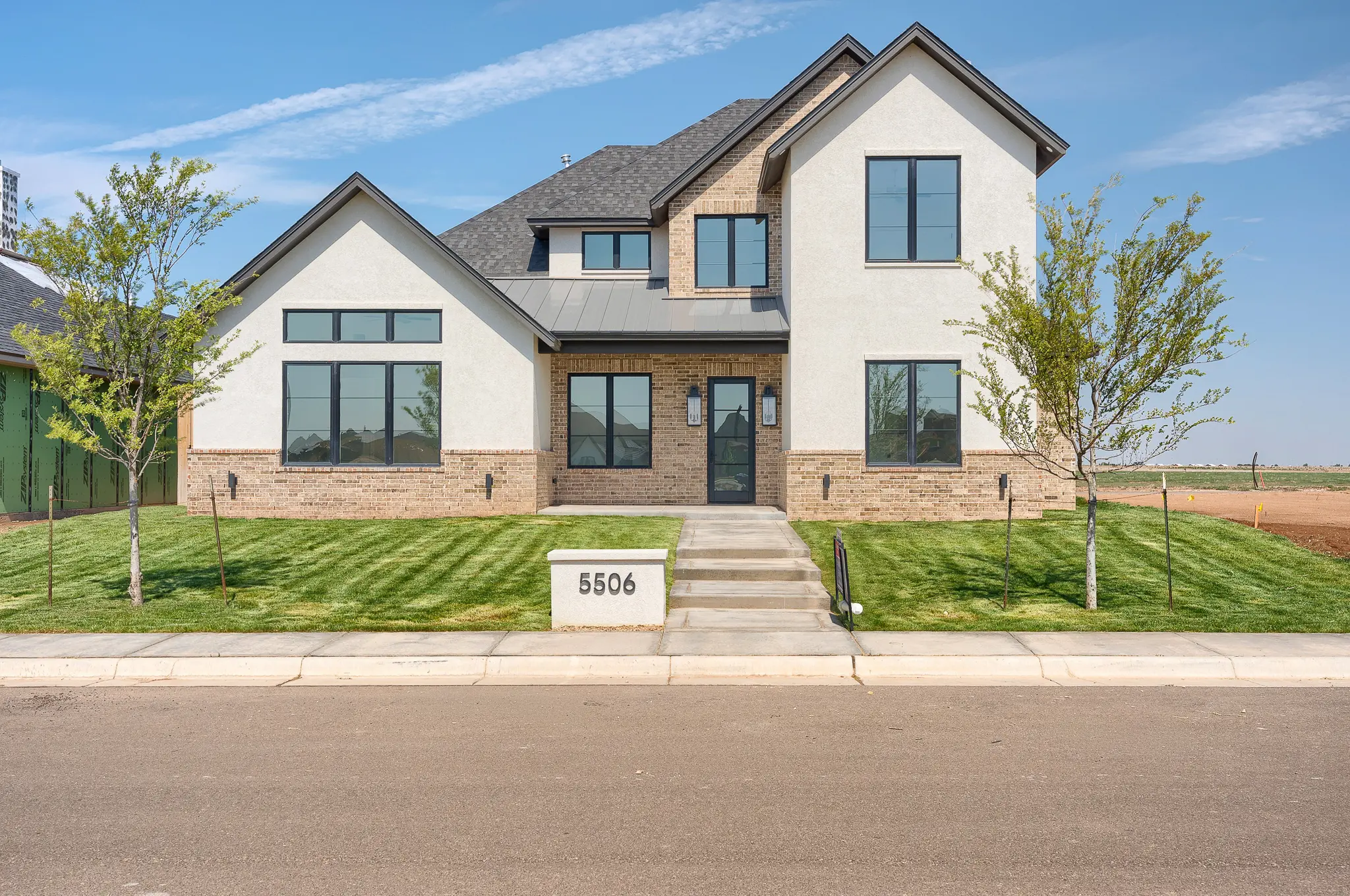 2502 - Exterior Photo 2