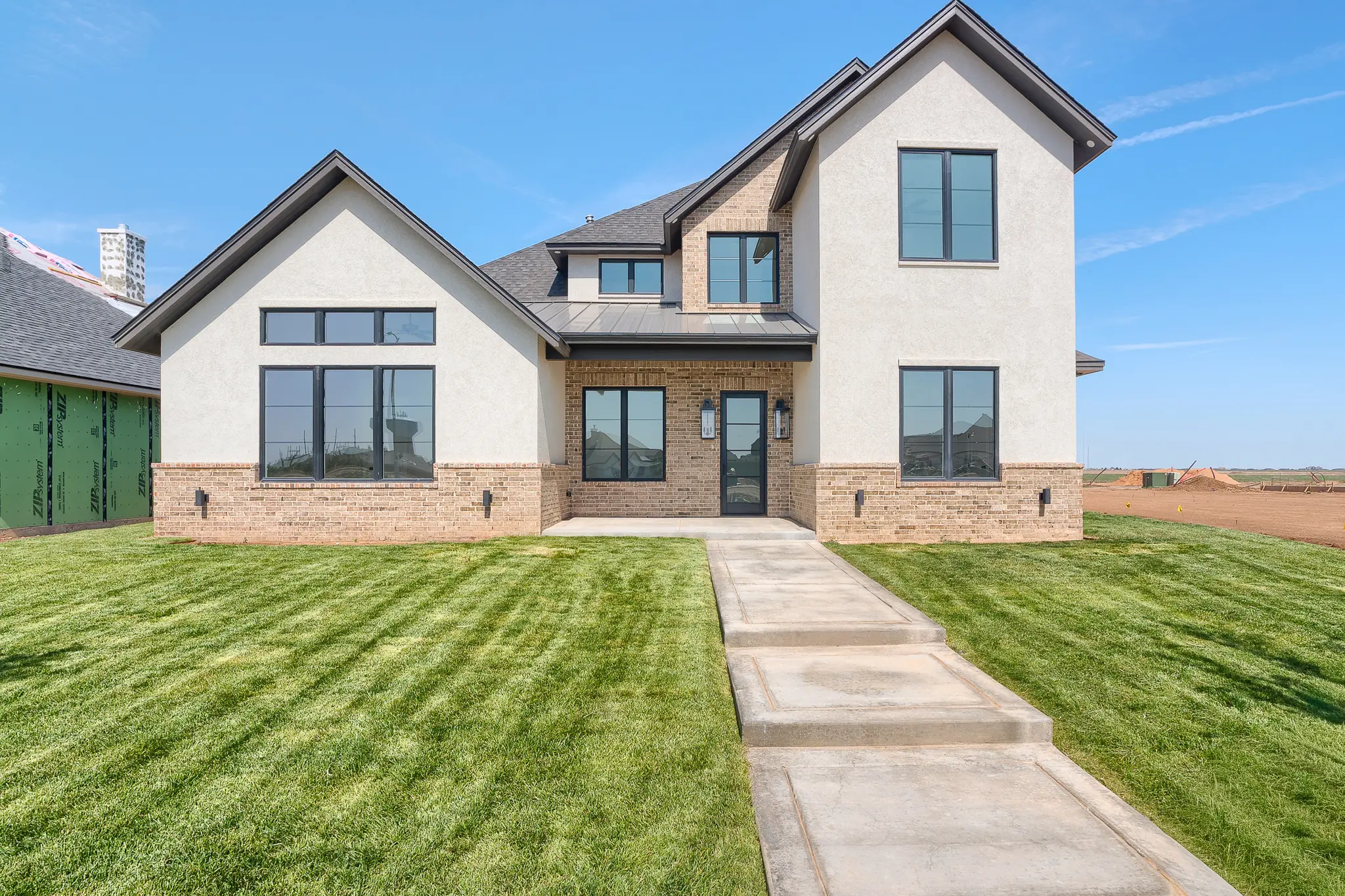 2502 - Exterior Photo 4