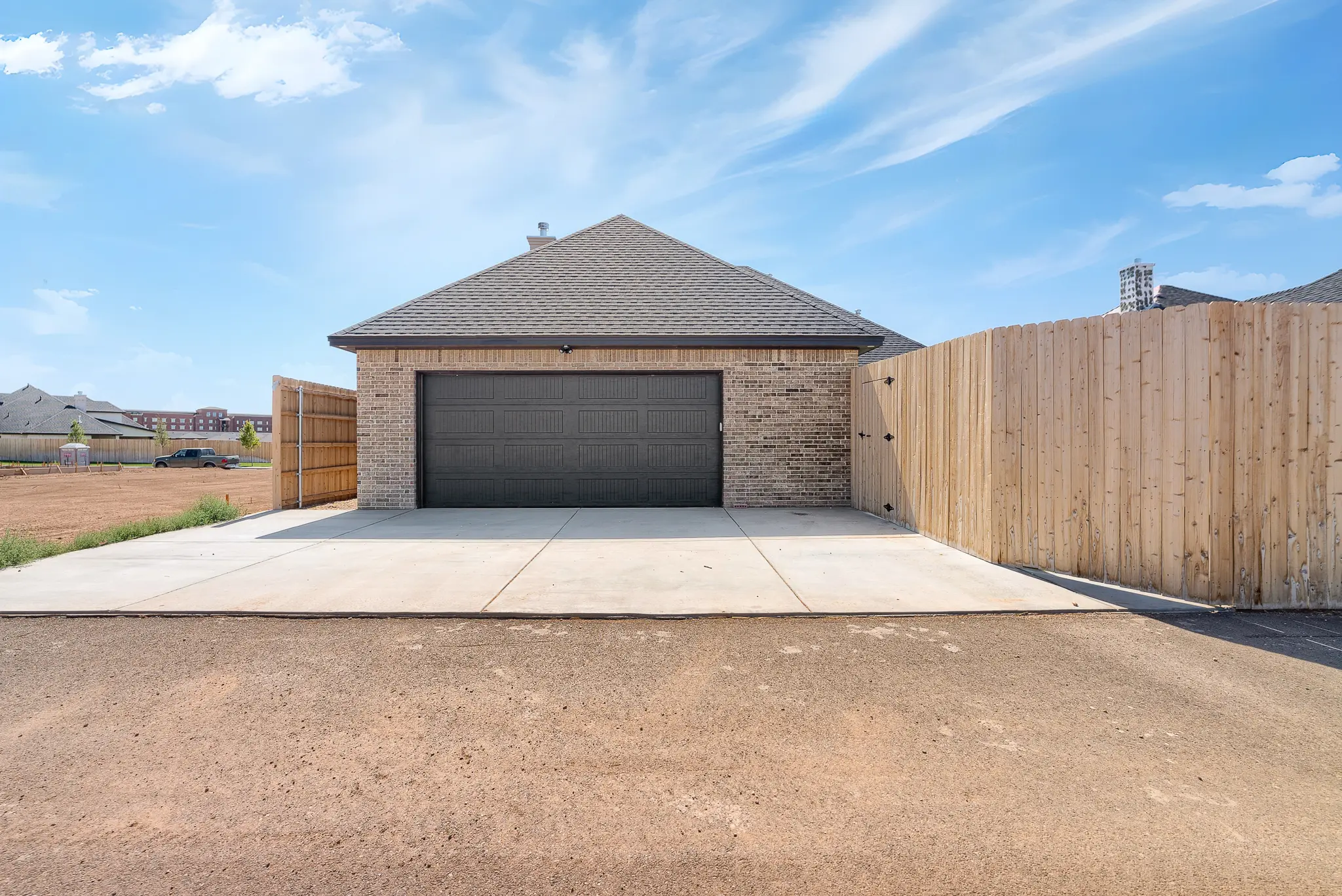 2502 - Exterior Photo 5