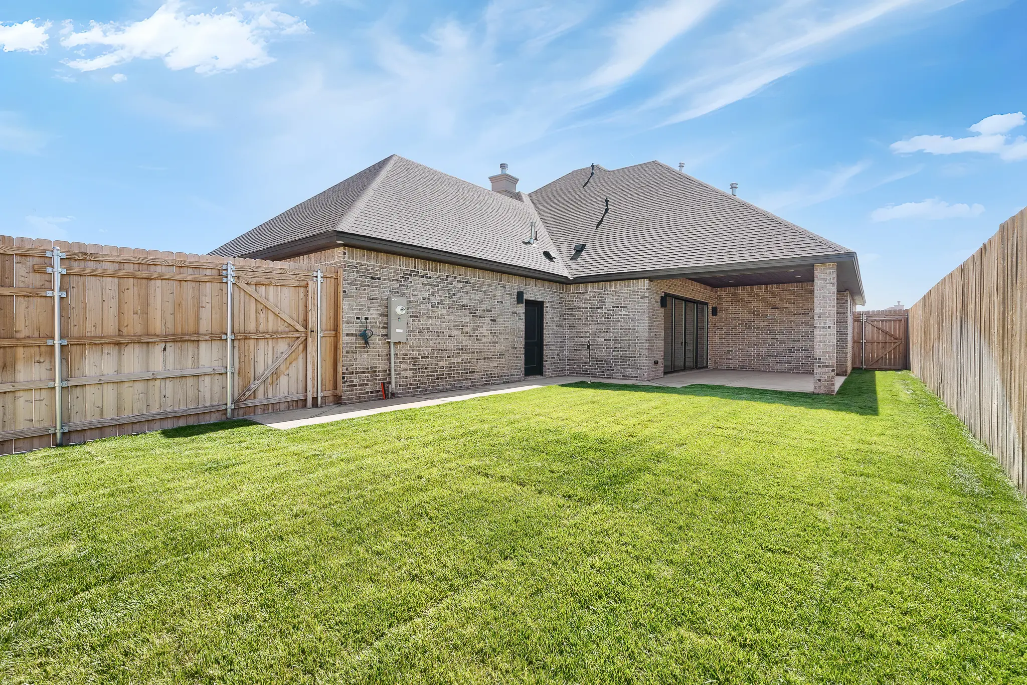2502 - Exterior Photo 6