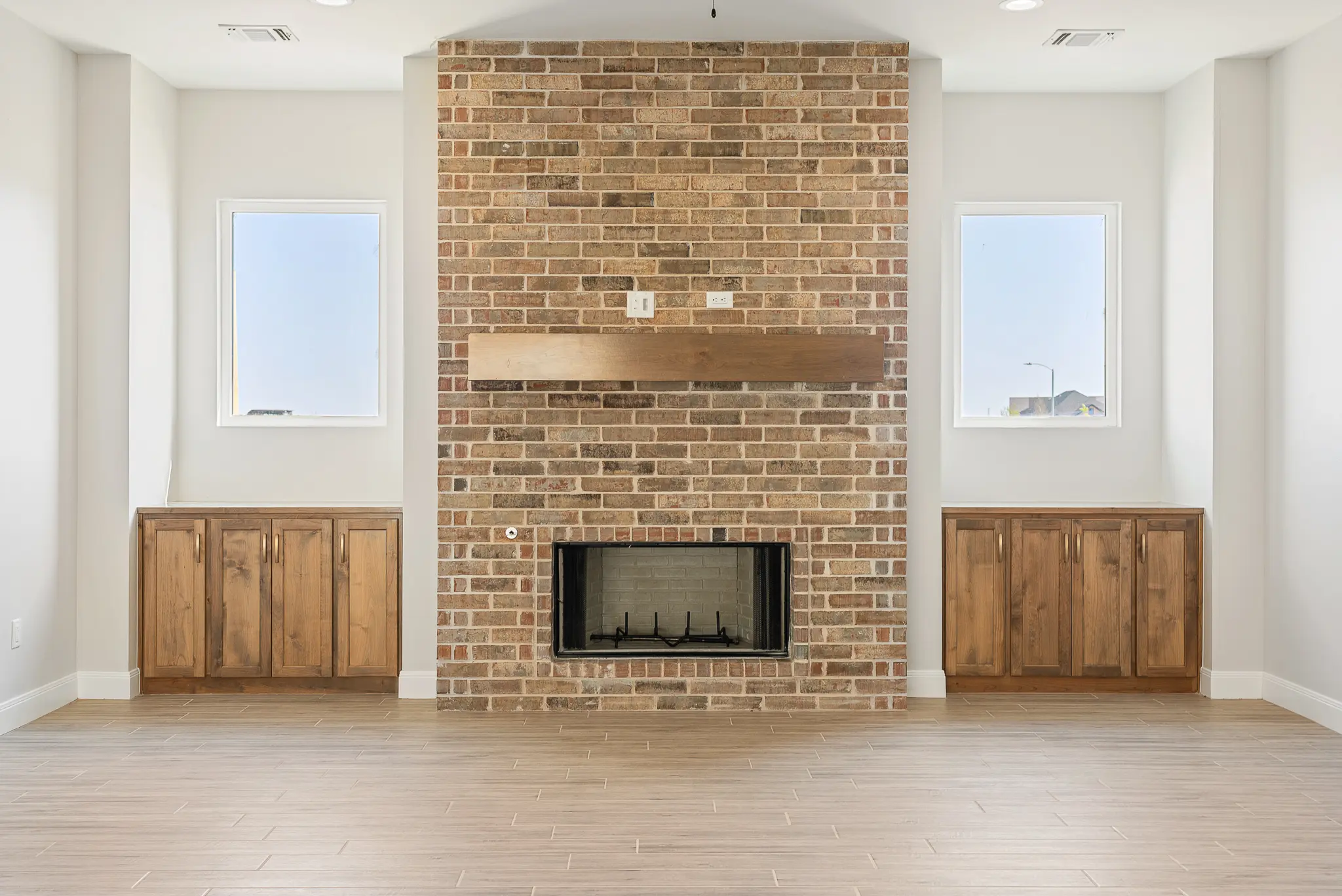 2502 - Interior Photo 16