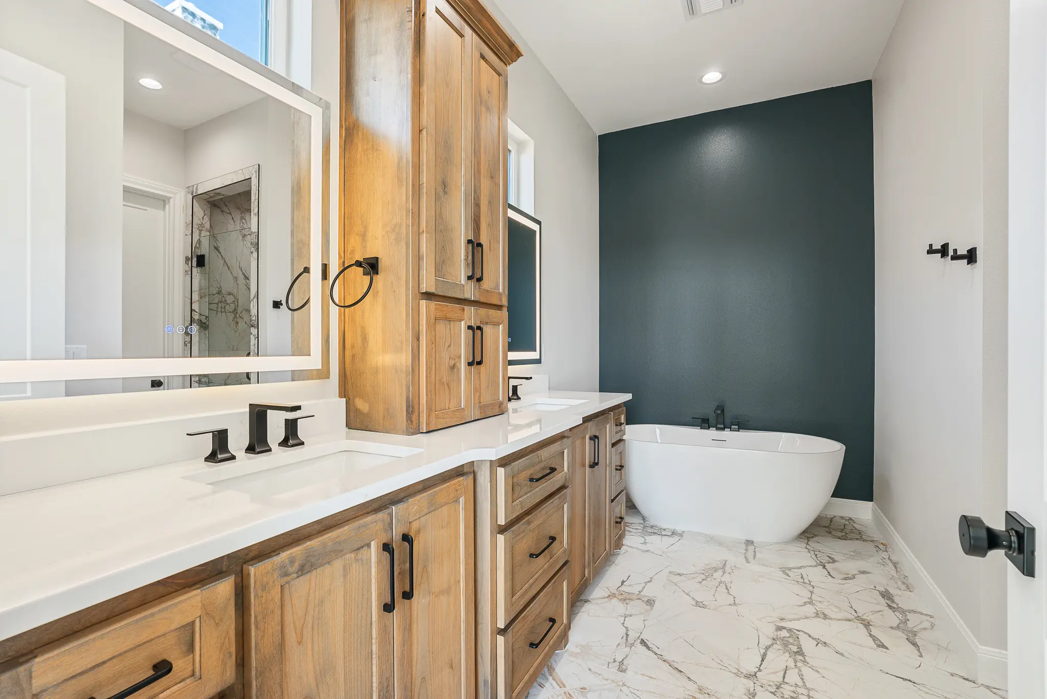 2502 - Interior Photo 25