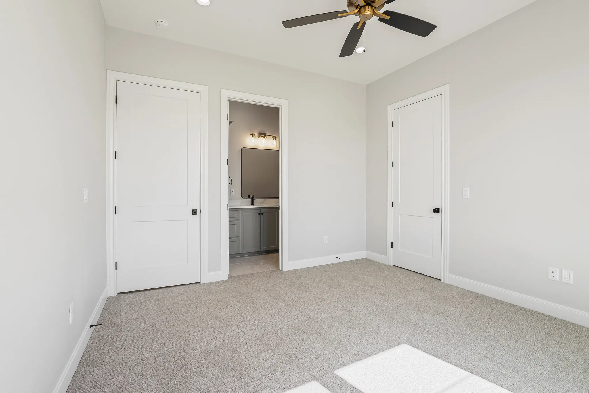 2502 - Interior Photo 35