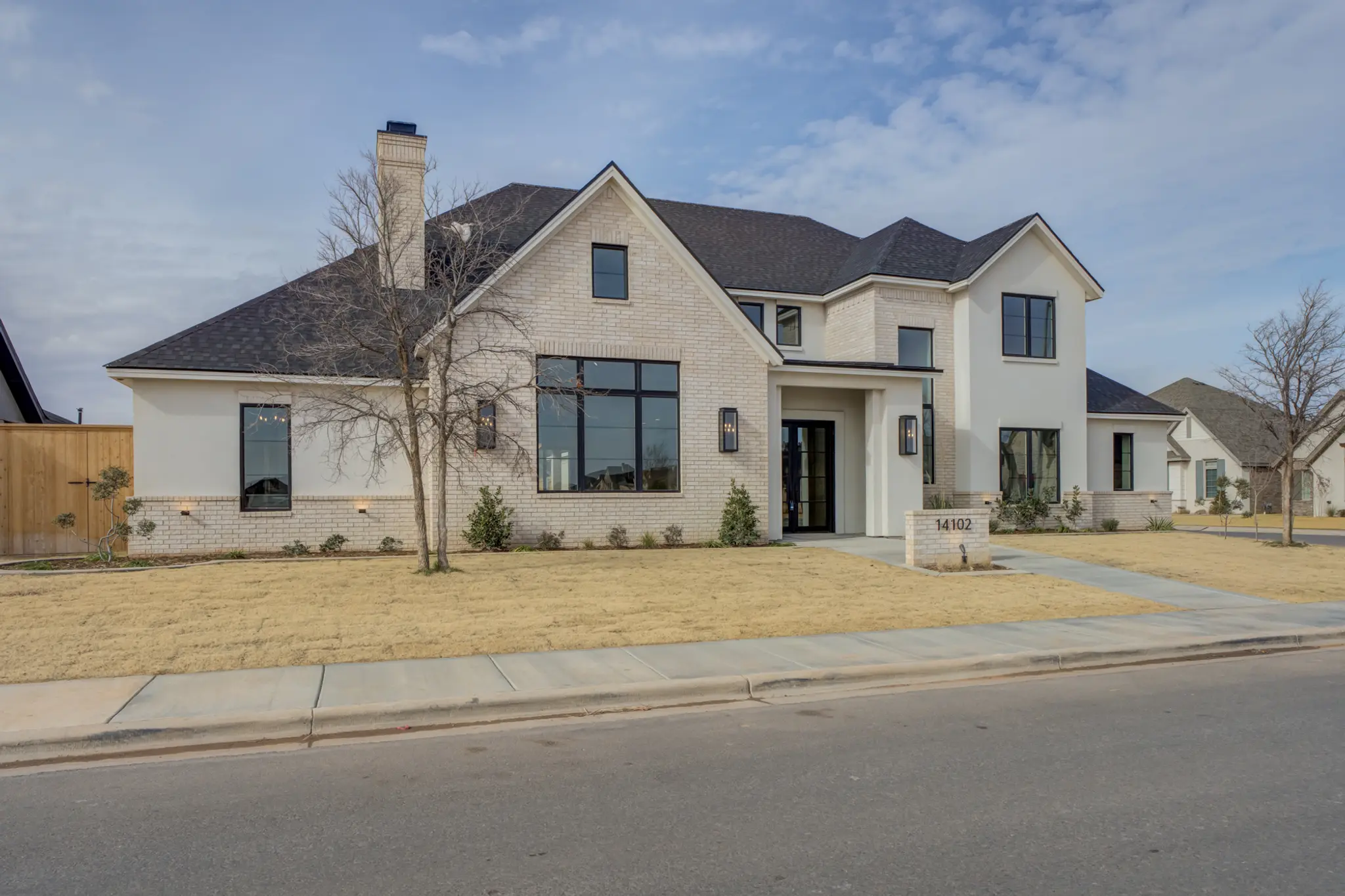 0802-24 - Exterior Photo 5