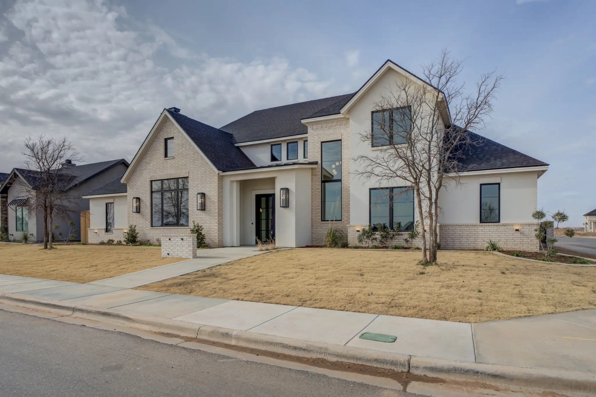 0802-24 - Exterior Photo 2