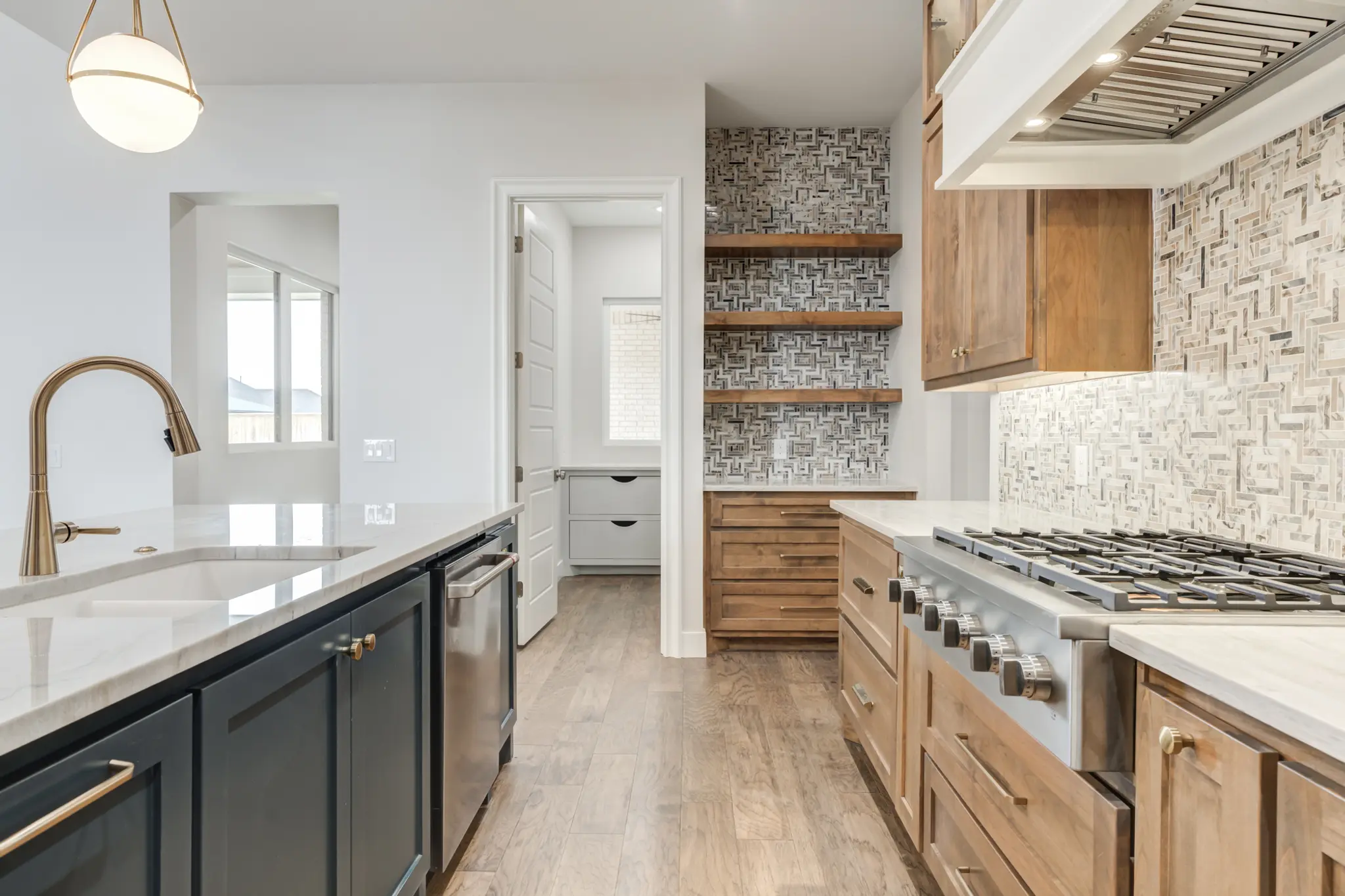 0802-24 - Interior Photo 37