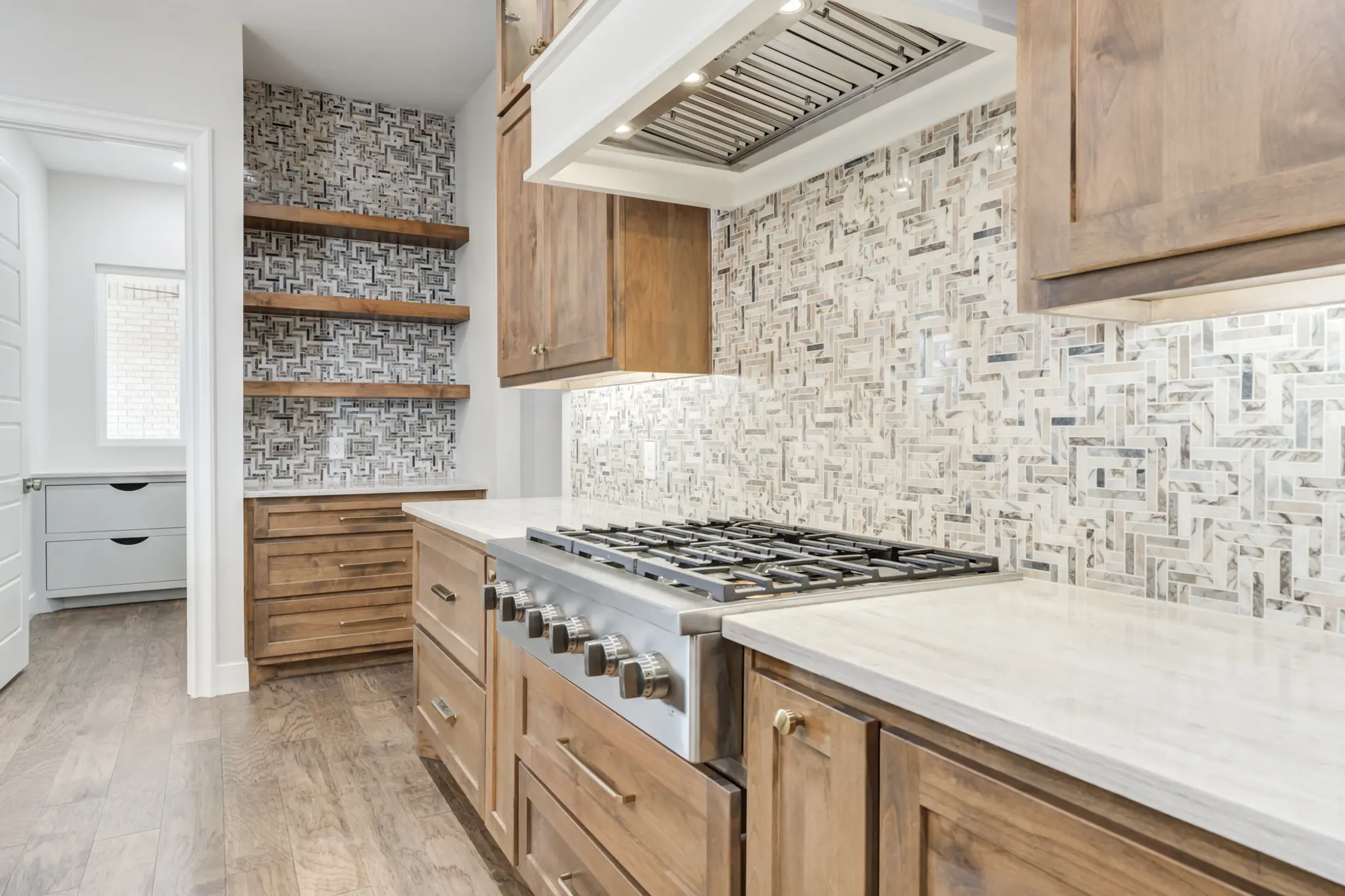 0802-24 - Interior Photo 38