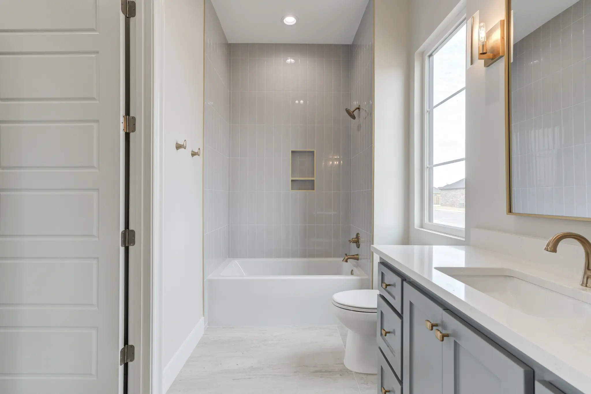 0802-24 - Interior Photo 43