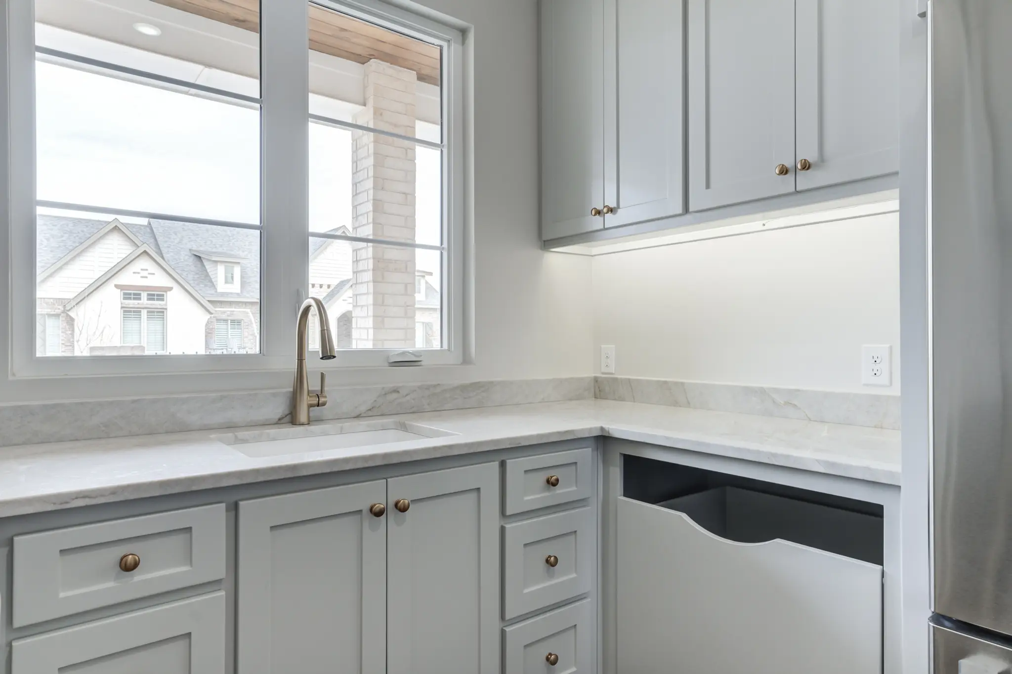 0802-24 - Interior Photo 51