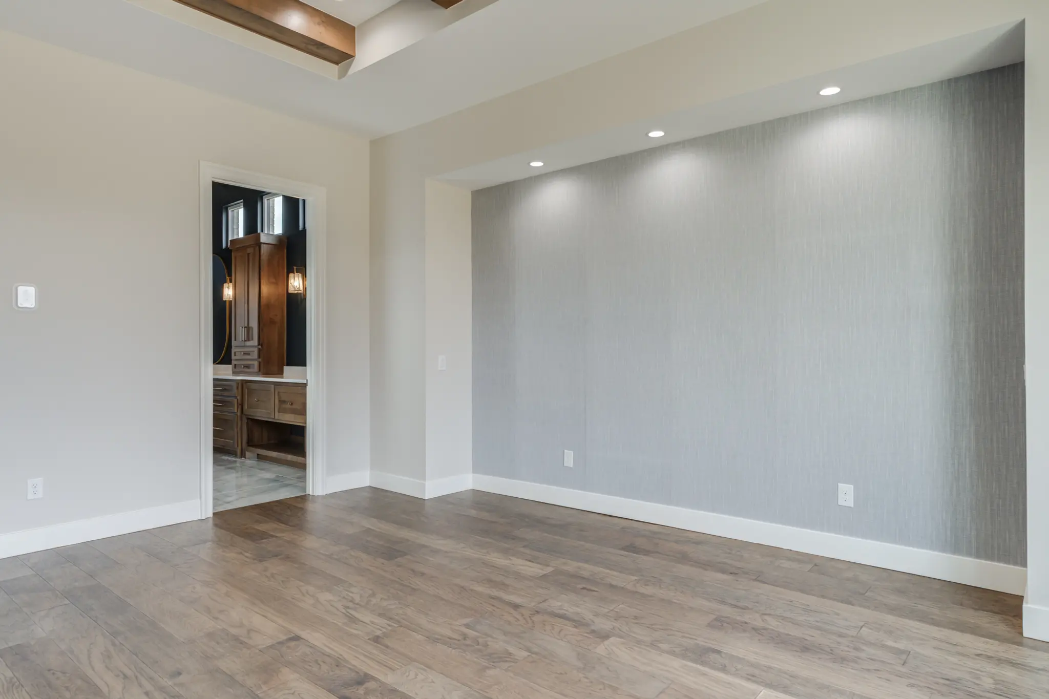 0802-24 - Interior Photo 54