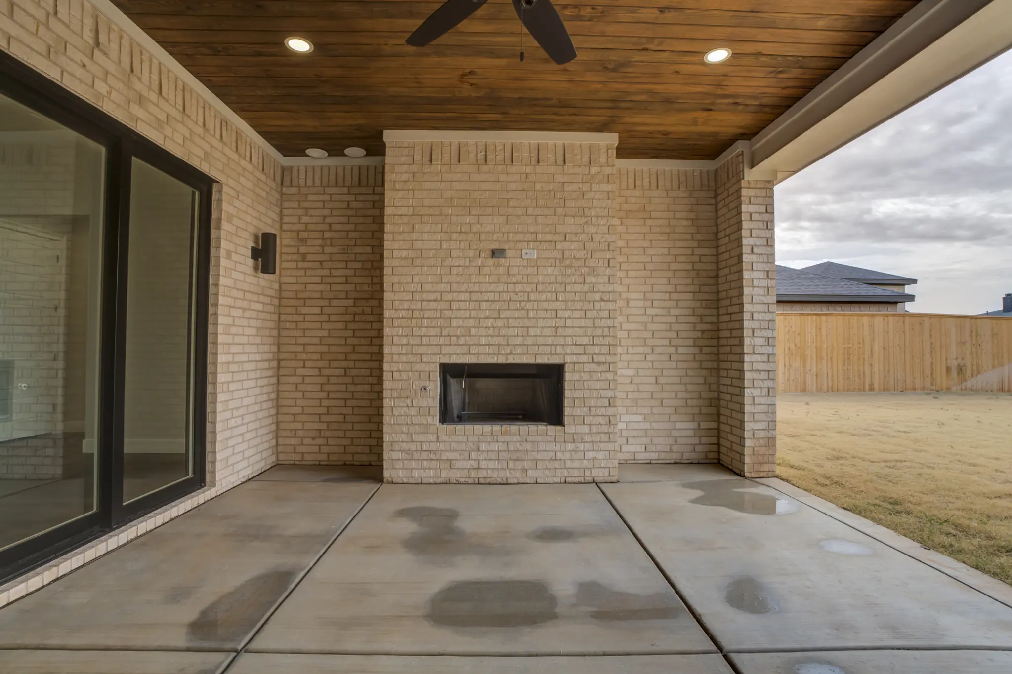 0802-24 - Exterior Photo 8