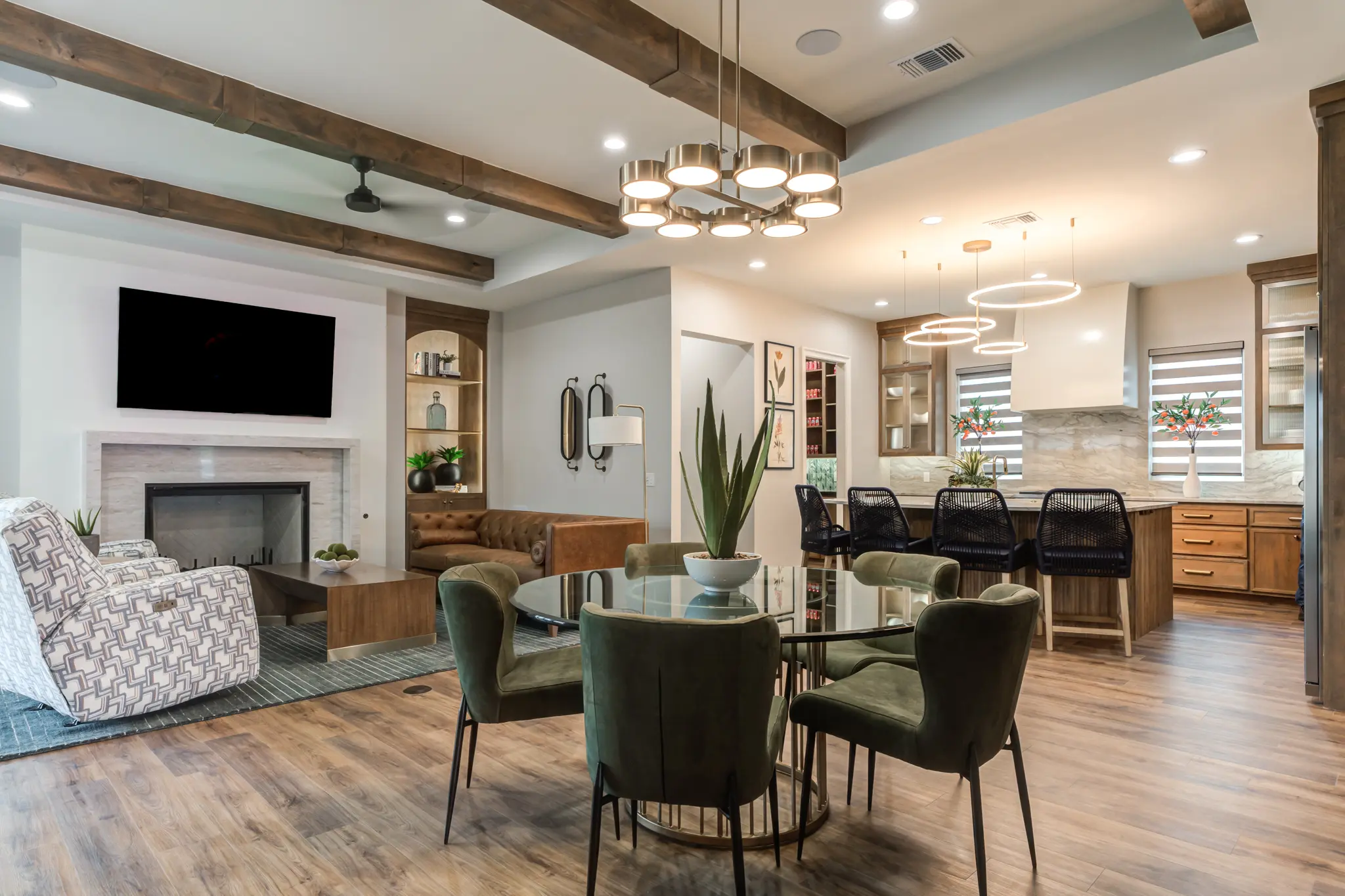 2424 - Interior Photo 42