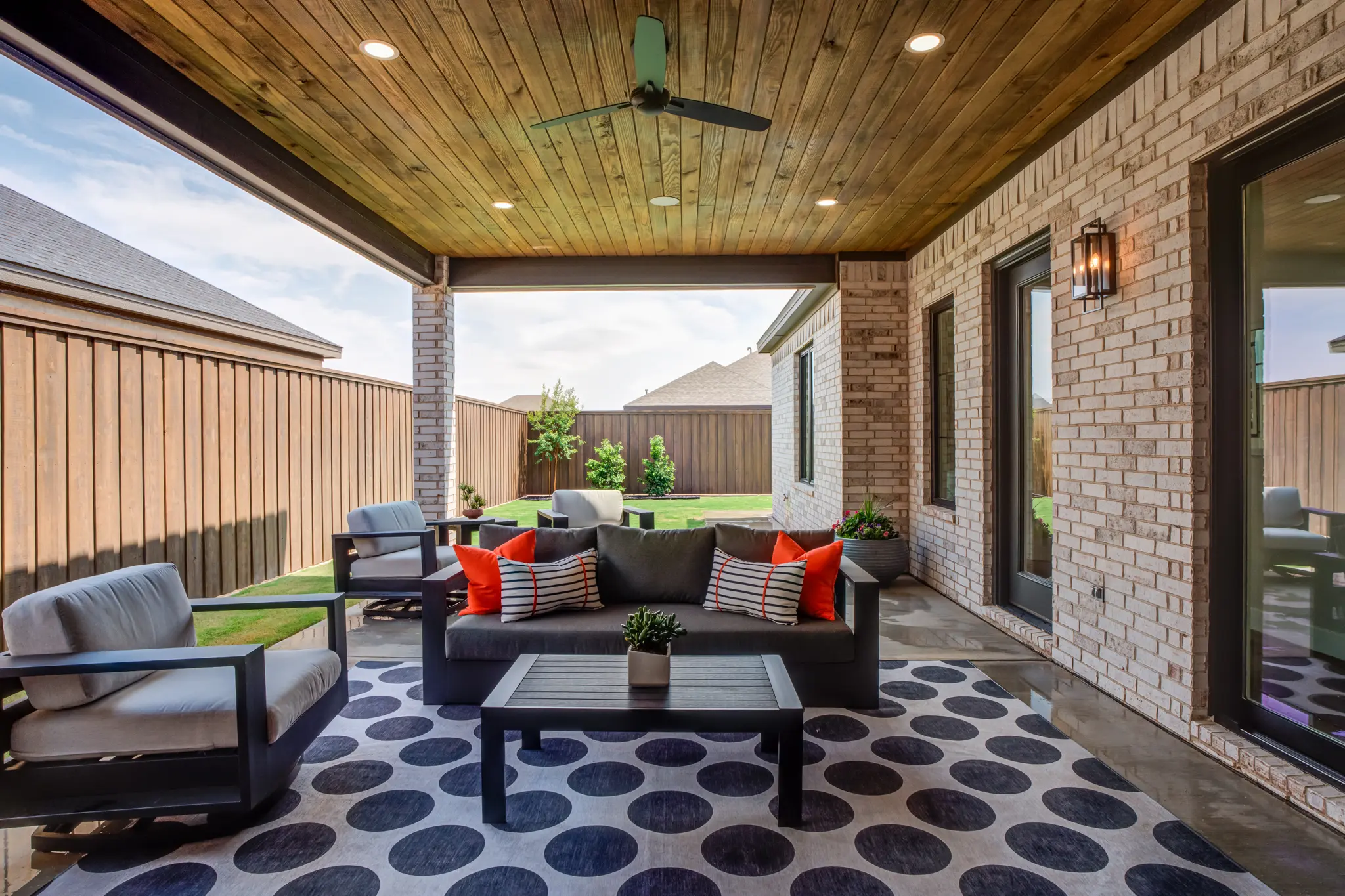 2424 - Exterior Photo 7