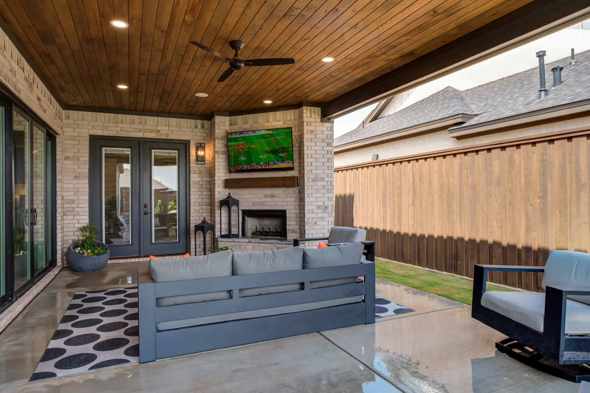 2424 - Exterior Photo 8