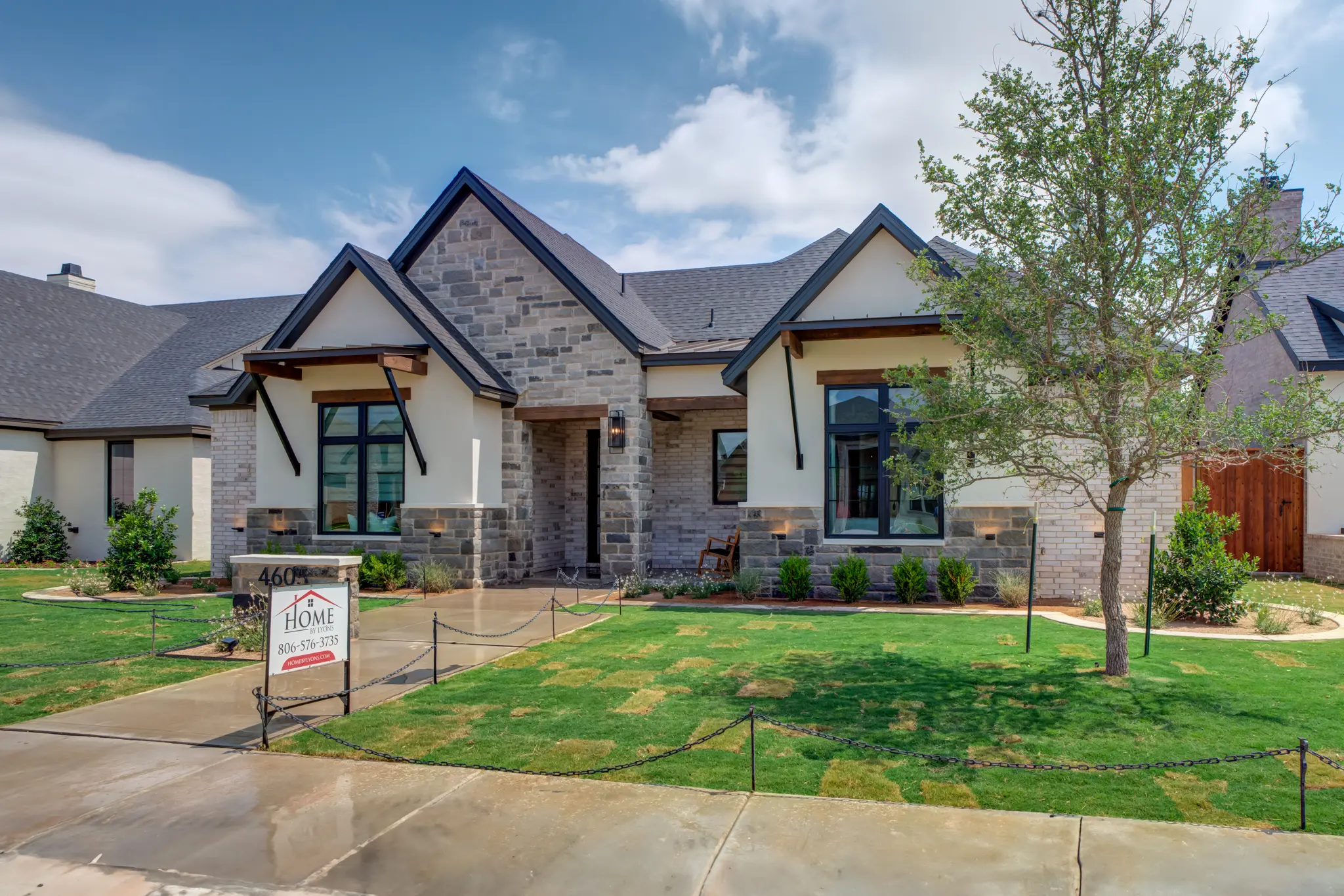 2424 - Exterior Photo 3